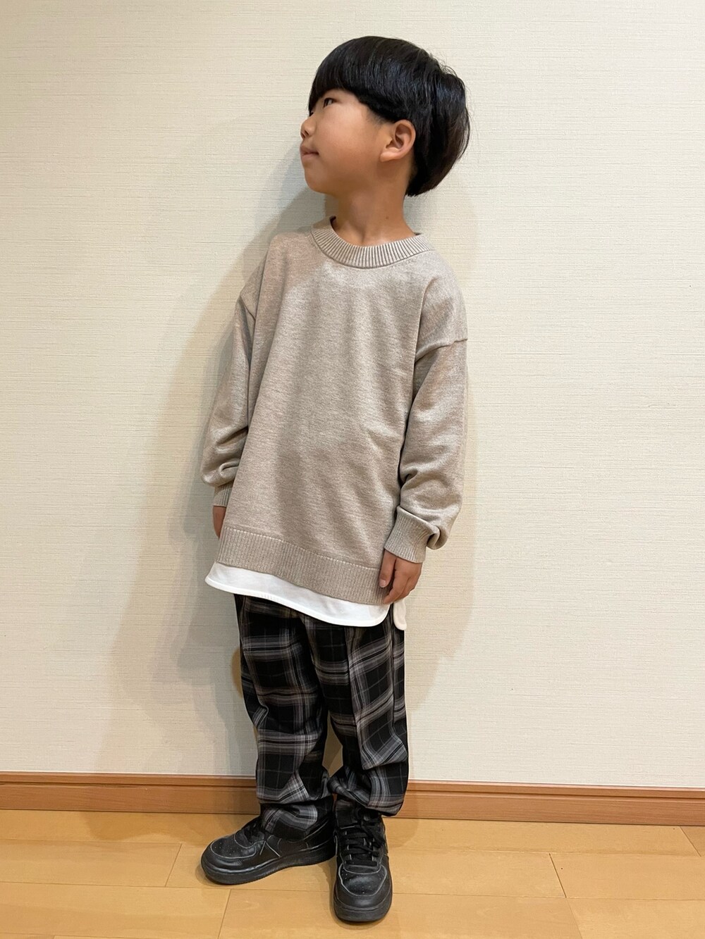 「モコモコアウター、ナチュラル、男の子、ニツト、冬コーデ、キッズコーデ」｜「GLOBAL WORKのメルティニットレイヤード/キッズ/269031（ニット/セーター、ベージュ系）」を使った、かわーたさん（キッズ・115cm）の冬コーディネートの2枚目の写真