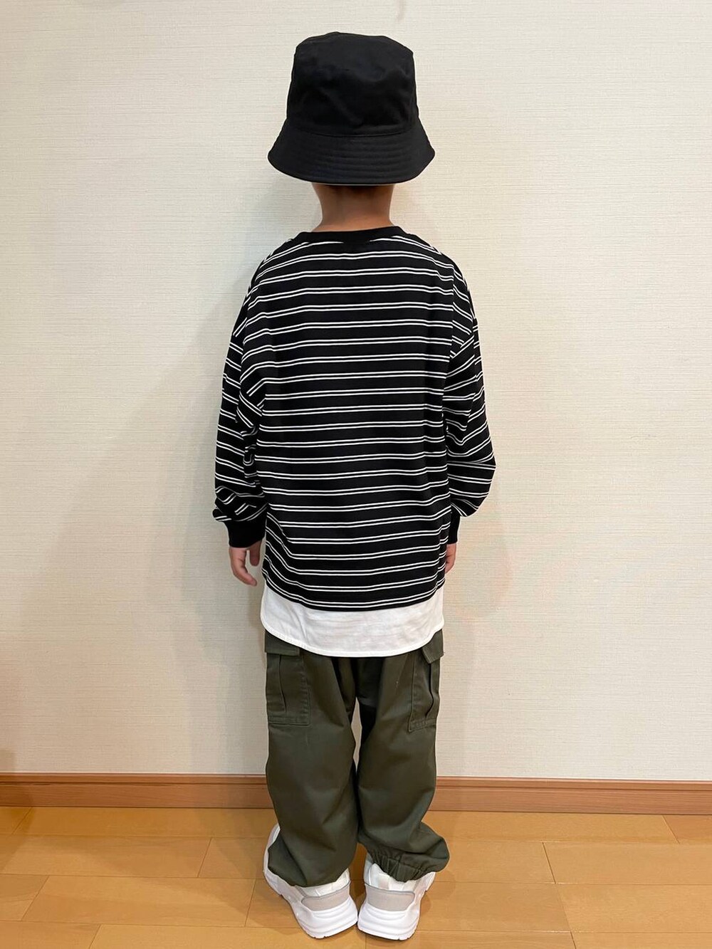 「低身長、キッズ、楽ちんコーデ、シワ軽減、GLOBAL WORK、キッズ服、ヘビロッTEE_GLOBAL WORK、カジュアル、ミリタリー」｜「GLOBAL WORKのツイルカーゴジョグパンツ907677（カーゴパンツ、グリーン系）」を使った、かわーたさん（キッズ・120cm）の夏コーディネートの5枚目の写真