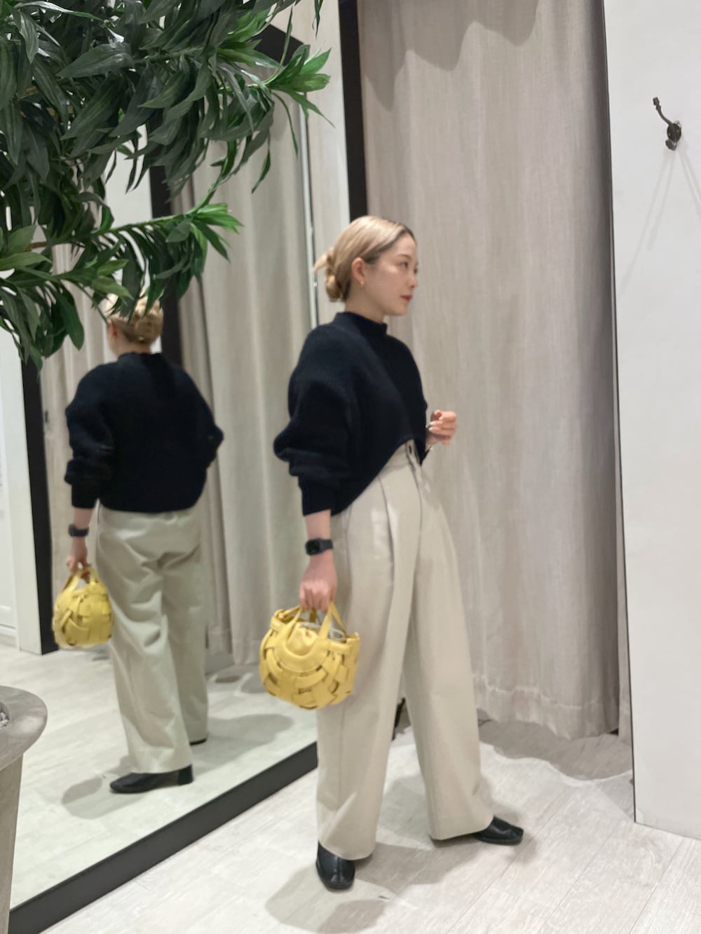 「カジュアル、パンツコーデ、大人女子、休日スタイル、プチプラ、ニットコーデ、パンツスタイル、お洒落さんとつながりたい、低身長、低身長コーデ、オトナカジュアル、きれいめカジュアル」｜「CAPRICIEUX LE'MAGEのハイウエストワイドパンツ（その他パンツ、ベージュ系）」を使った、𝐑𝐈𝐂𝐎さん（レディース・148cm）の冬コーディネートの4枚目の写真