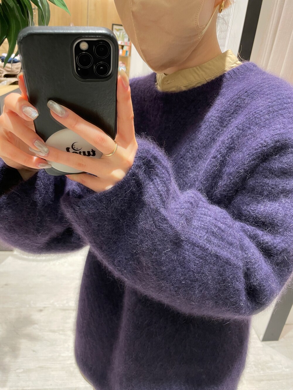 「大人コーデ、きれいめカジュアル、パンツスタイル、レイヤードスタイル、パープル、ホワイト、パンツ、低身長、低身長コーデ、キレイめ、オーバーサイズ、ニット、カジュアル、ラフ、淡色コーデ」｜「CAPRICIEUX LE'MAGEの肩パイピングシャツ（シャツ/ブラウス、ベージュ系）」を使った、𝐑𝐈𝐂𝐎さん（レディース・148cm）の秋コーディネートの4枚目の写真