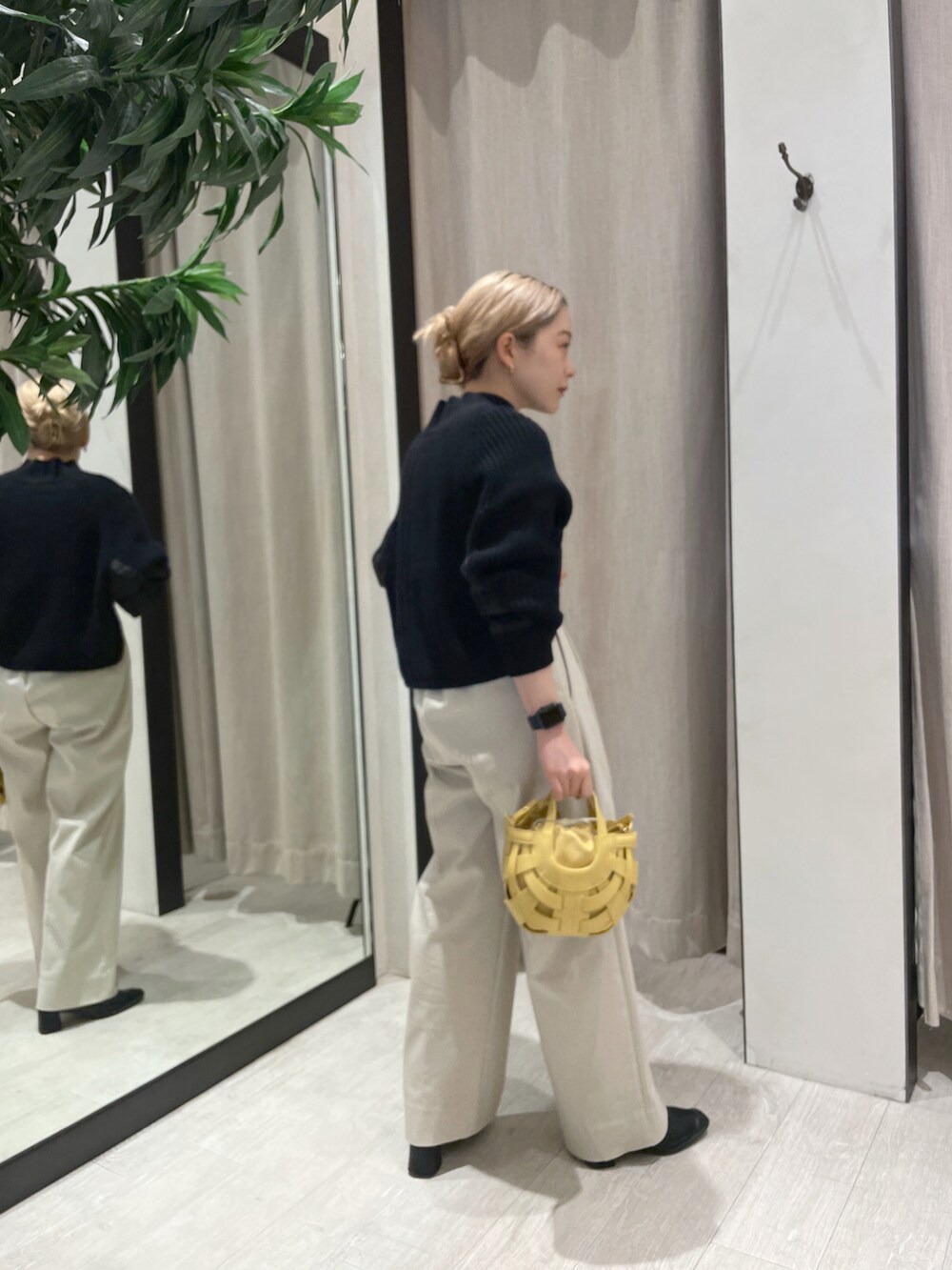 「カジュアル、パンツコーデ、大人女子、休日スタイル、プチプラ、ニットコーデ、パンツスタイル、お洒落さんとつながりたい、低身長、低身長コーデ、オトナカジュアル、きれいめカジュアル」｜「CAPRICIEUX LE'MAGEのハイウエストワイドパンツ（その他パンツ、ベージュ系）」を使った、𝐑𝐈𝐂𝐎さん（レディース・148cm）の冬コーディネートの2枚目の写真