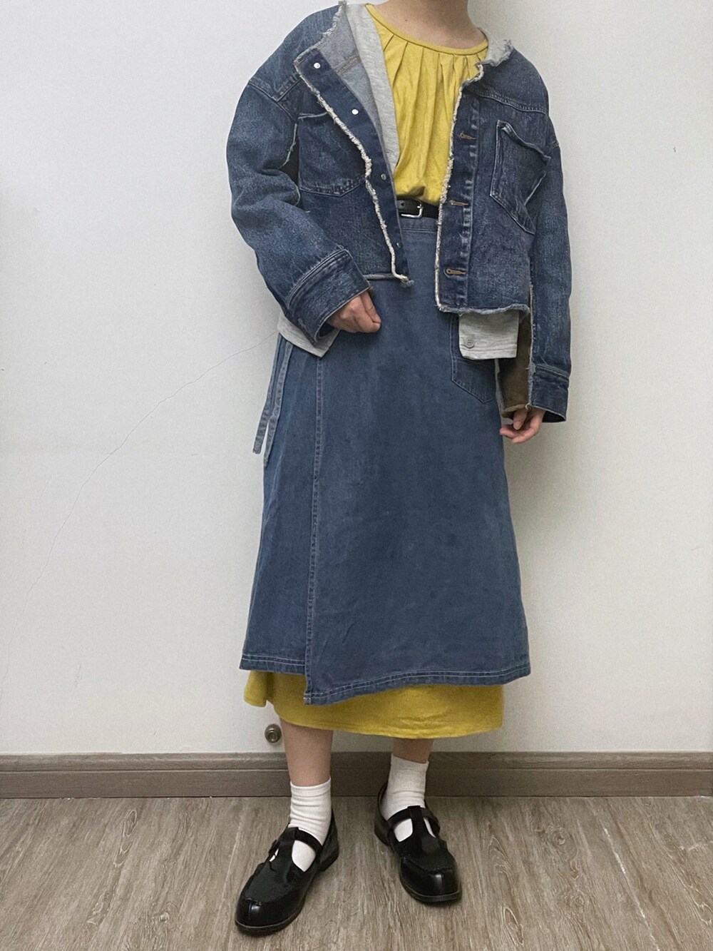 「404のアイテム（ワンピース/ドレス、イエロー系）」を使った、nnnowearさん（レディース・158cm）の秋コーディネートの2枚目の写真