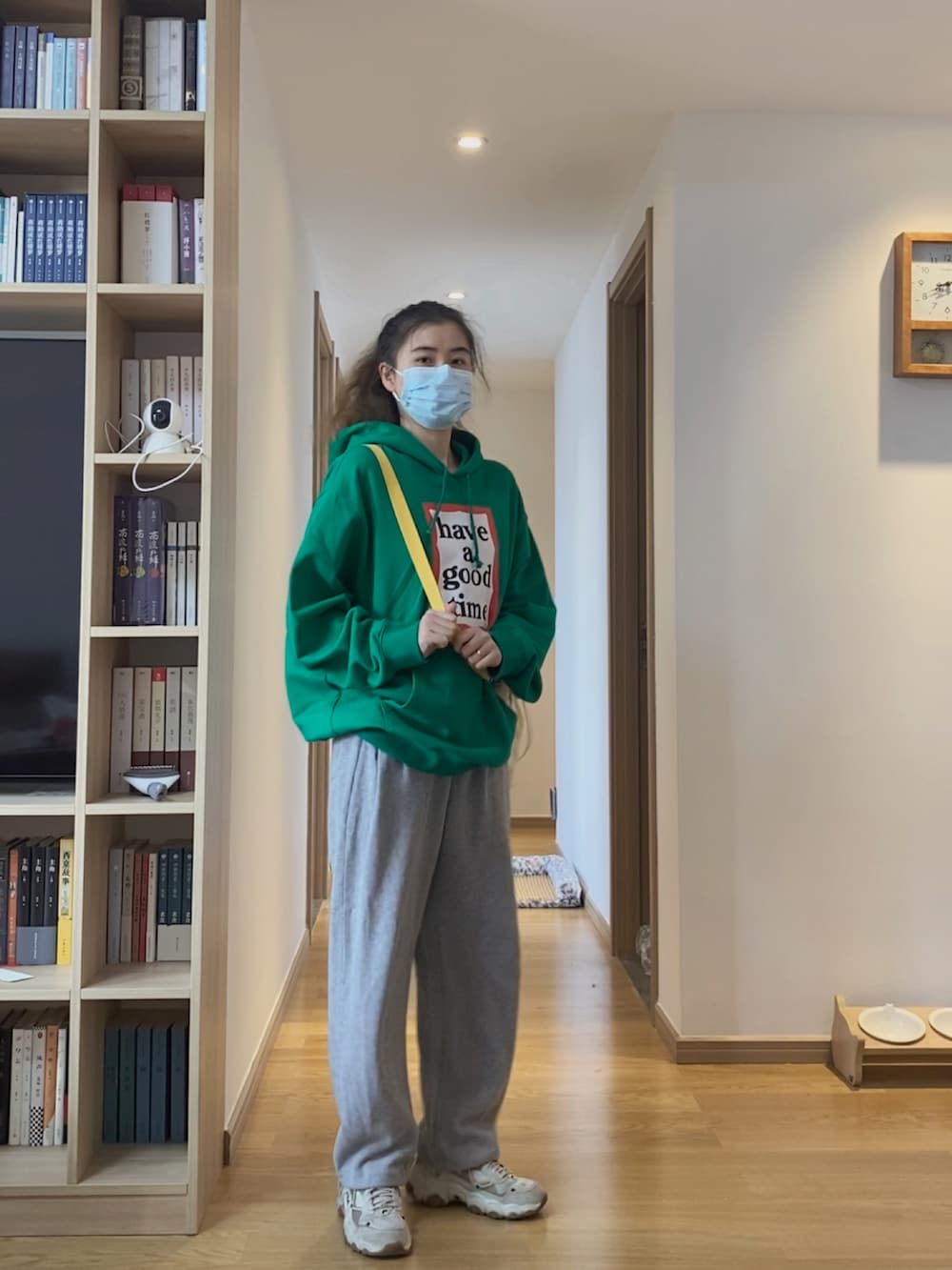 「秋のコーデ、秋コーデ、ootd」｜「Have a good timeのアイテム（パーカー、グリーン系）」を使った、wordlessAliceさん（レディース・161cm）の秋コーディネートの4枚目の写真