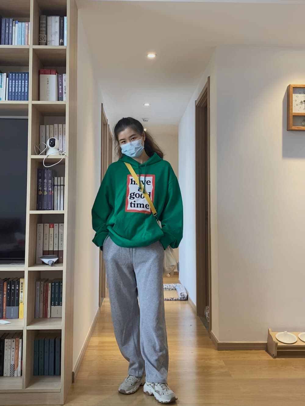 「秋のコーデ、秋コーデ、ootd」｜「Have a good timeのアイテム（パーカー、グリーン系）」を使った、wordlessAliceさん（レディース・161cm）の秋コーディネートの2枚目の写真