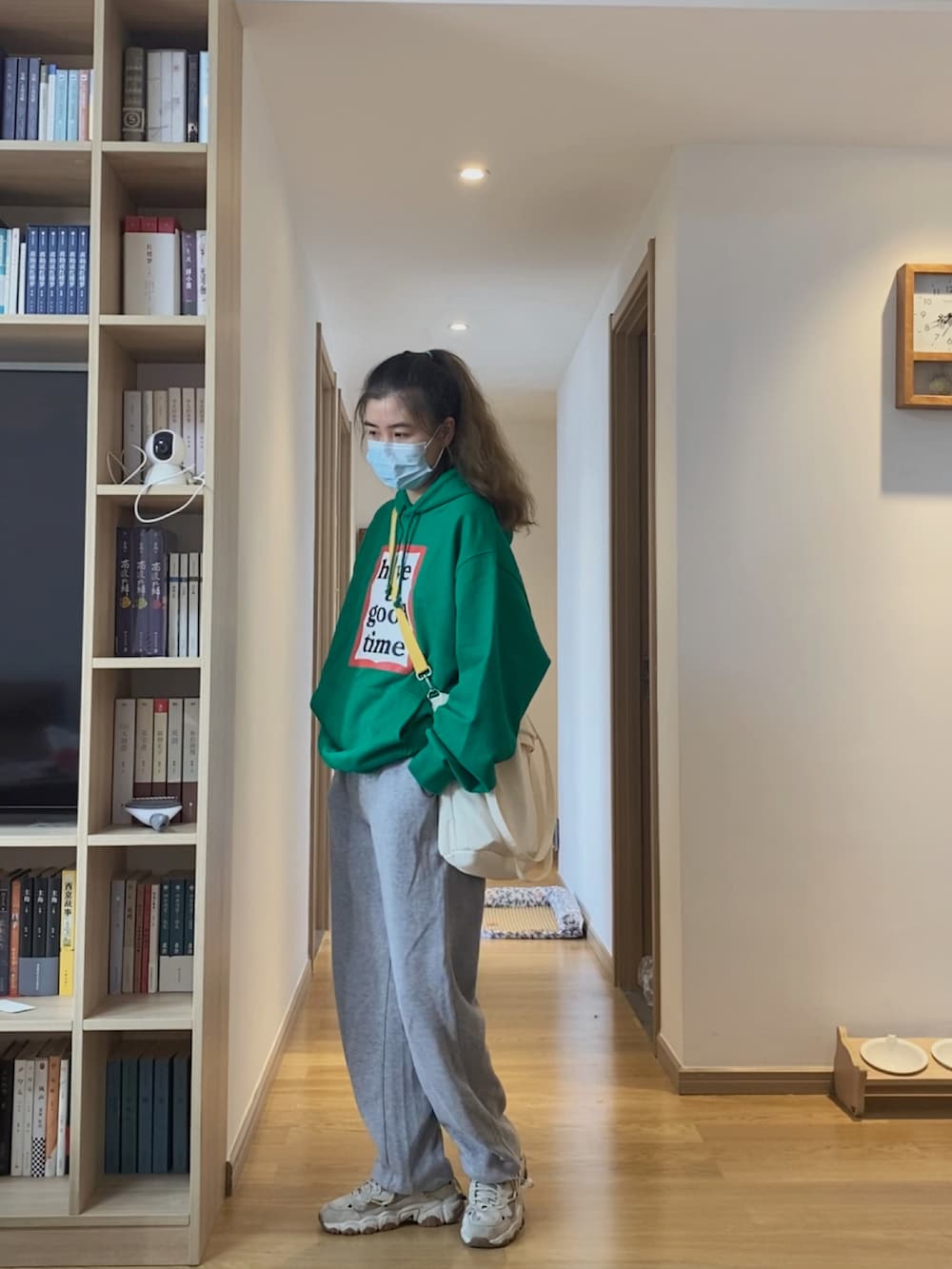 「秋のコーデ、秋コーデ、ootd」｜「Have a good timeのアイテム（パーカー、グリーン系）」を使った、wordlessAliceさん（レディース・161cm）の秋コーディネートの3枚目の写真