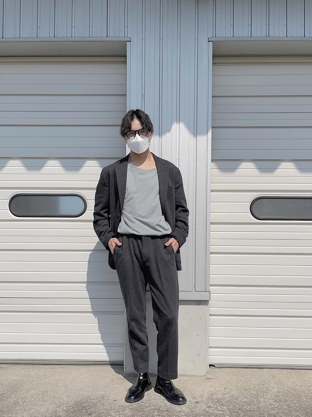 「セットアップ、セットアップスタイル、stussy、ユニクロコーデ、UNIQLO、UNIQLOコーデ、シンプルコーデ、春服みてみて、卒業式、おしゃれさんと繋がりたい」｜「UNIQLOのアイテム（テーラードジャケット、グレー系）」を使った、yusan17さん（メンズ・181cm）の春コーディネートの2枚目の写真