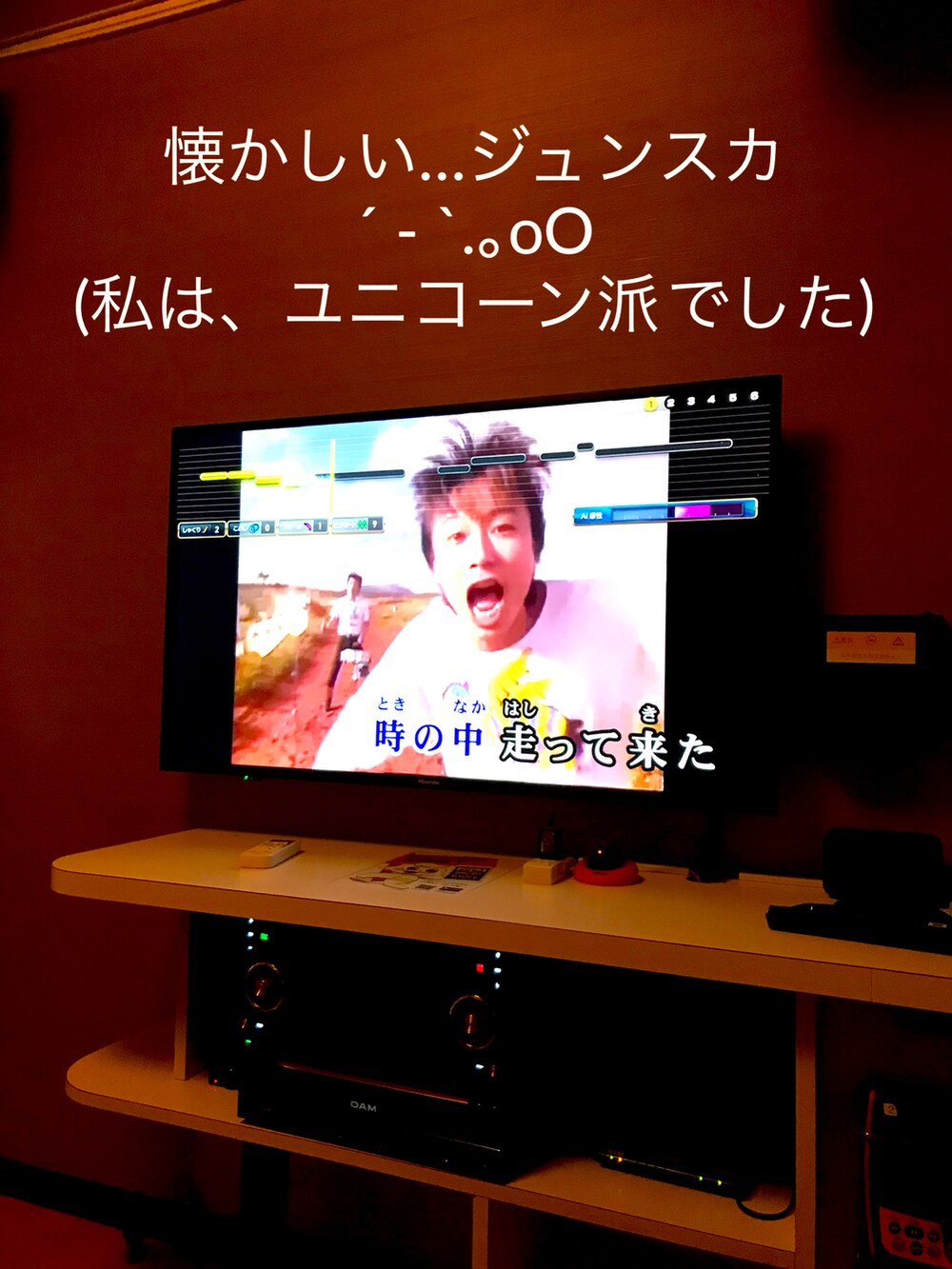 「本文以外で力使い果たす奴、ていうか、服の話をせい、ミニバッグ、白スニーカー、ビッグシルエット、レイヤードスタイル、スニーカー、ショルダーバッグ、麦わら帽子、密かに、、傷ついてる人や、、元気無い人が見ても、、ふふってなる投稿がし隊」｜「🎧夏ソング🍉のついに、この季節が来てしまうのか…？((((；ﾟДﾟ)))))))夏は好きだけど、まだ心の準備が…😱(ナゾに焦る)（音楽/本・雑誌、その他）」を使った、Yes！トメ子さん（レディース・162cm）の夏コーディネートの4枚目の写真