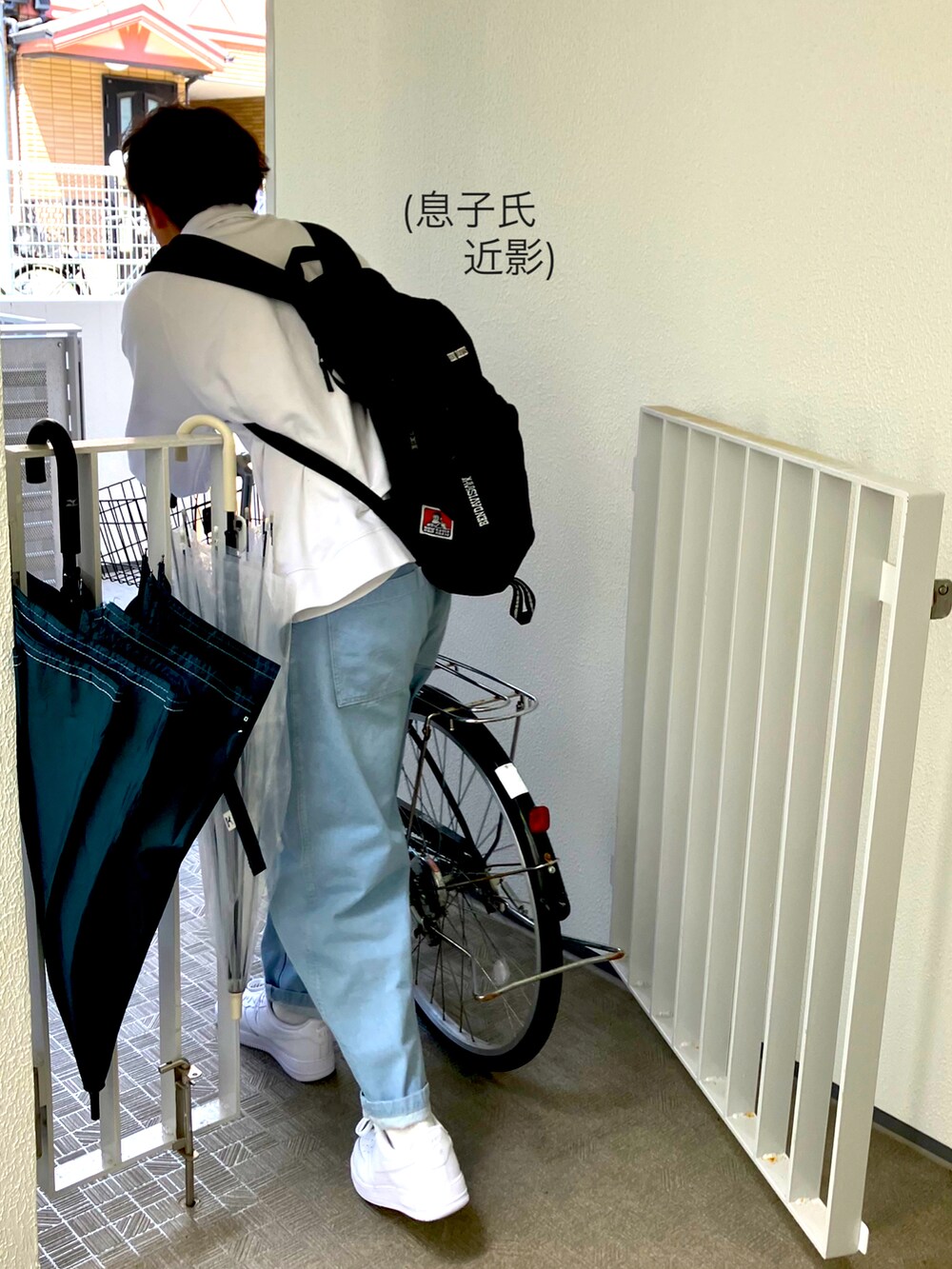 イエロー系のその他、ホワイト系のその他、ホワイト系のその他を着用したレディースの夏コーディネートの2枚目の写真