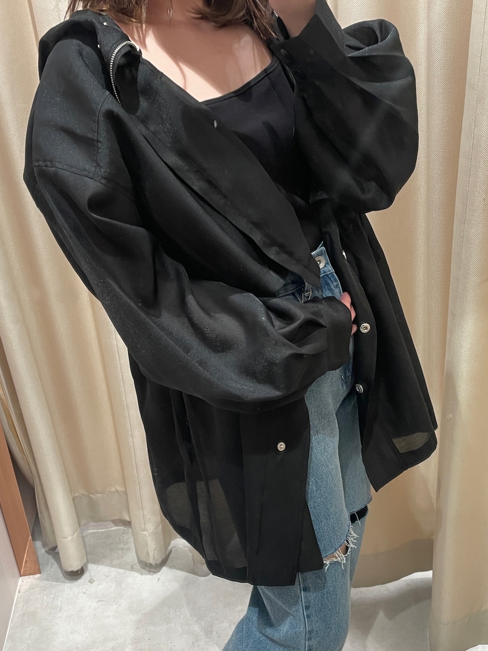 「ごきげんウィーク、シンプル、おしゃれさんと繋がりたい、モード、ナイスクラップ、ナイスクラップコーデ、ナイスクラップのコーデ、アウトドアスタイル、ナチュラル」|「one after another NICE CLAUPのマルチウェイシアースノーパーカー(マウンテンパーカー、ブラック系)」を使った、OMIHOさん(レディース・156cm)の春コーディネートの2枚目の写真