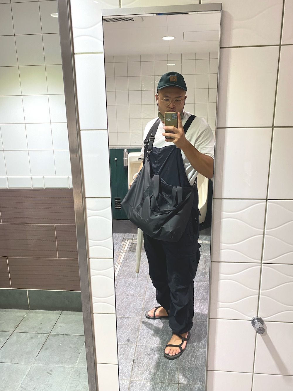 「高身長、191cm、肩幅広い、足のサイズ31cm、ガタイ良さげ、ラーメン、銭湯、せんべろ」｜「mont-bellのアイテム（キャップ、グリーン系）」を使った、デカ丸さん（メンズ・191cm）の秋コーディネートの2枚目の写真
