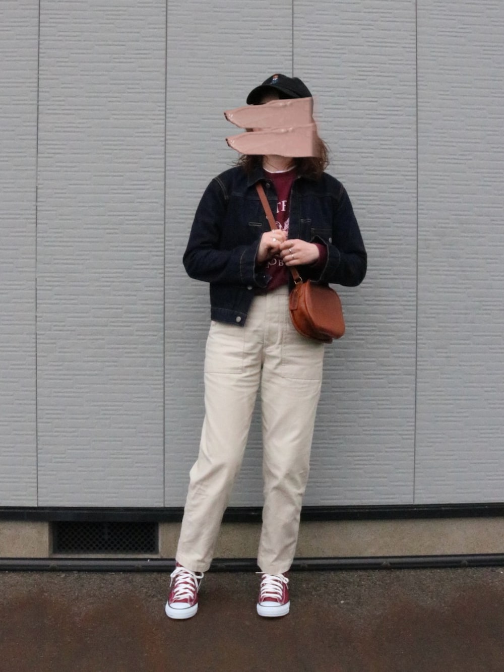 「キャップ、スウェット、ベイカーパンツ、デニムジャケット、converse、オールドコーチ、春、春服、おでかけコーデ、カジュアルコーデ、パンツコーデ、着回しコーデ、古着MIX、古着、古着コーデ」｜「POLO RALPH LAURENのアイテム（キャップ、ブラック系）」を使った、あやかさん（レディース・165cm）の春コーディネートの2枚目の写真