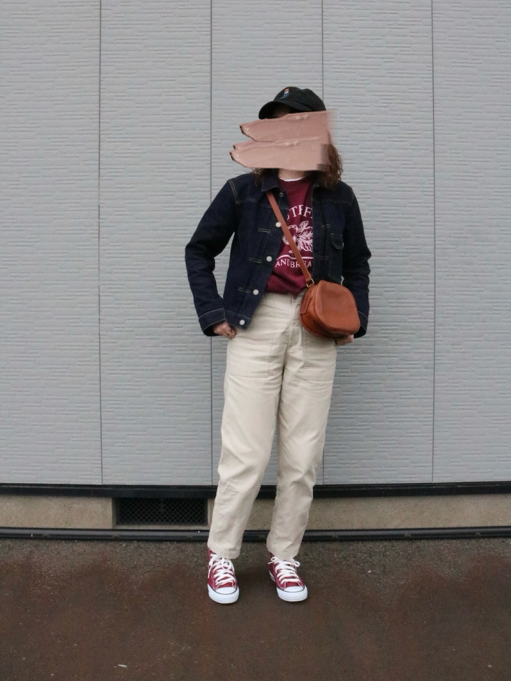 「キャップ、スウェット、ベイカーパンツ、デニムジャケット、converse、オールドコーチ、春、春服、おでかけコーデ、カジュアルコーデ、パンツコーデ、着回しコーデ、古着MIX、古着、古着コーデ」｜「POLO RALPH LAURENのアイテム（キャップ、ブラック系）」を使った、あやかさん（レディース・165cm）の春コーディネートの4枚目の写真