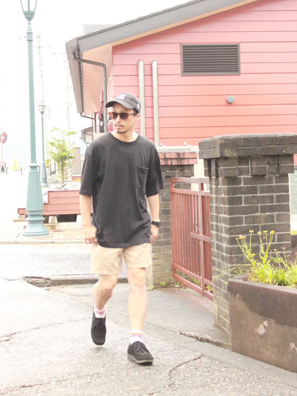 「夏コーデ、ラフコーデ、ストリートコーデ、シンプルスタイル、低身長男子、大人コーデ、ootd、GUコーデ、GU、低身長コーデ」｜「GUのアイテム（Tシャツ/カットソー、ブラック系）」を使った、おさむさん（メンズ・165cm）の夏コーディネートの2枚目の写真