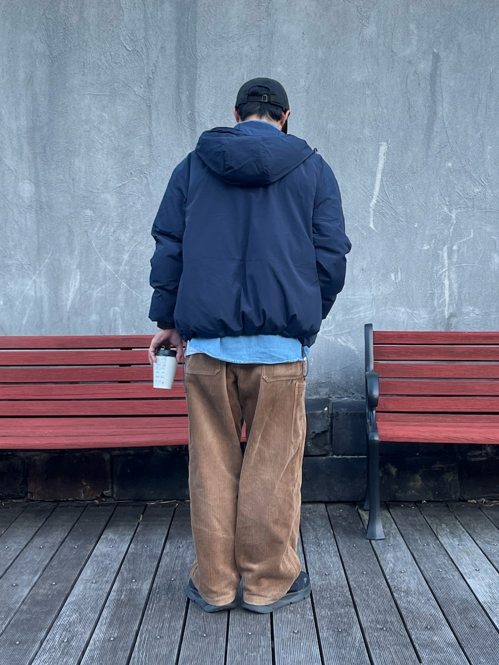 「メンズファッション、大人コーデ、マウンテンパーカー、マンパ、KELTY、UNIQLO、GU、40代ファッション、30代コーデ、コーデュロイ、秋冬、冬、春服コーデ、低身長男子、プチプラコーデ」｜「UNIQLOのアイテム（その他パンツ、ブラウン系）」を使った、おさむさん（メンズ・165cm）の冬コーディネートの3枚目の写真