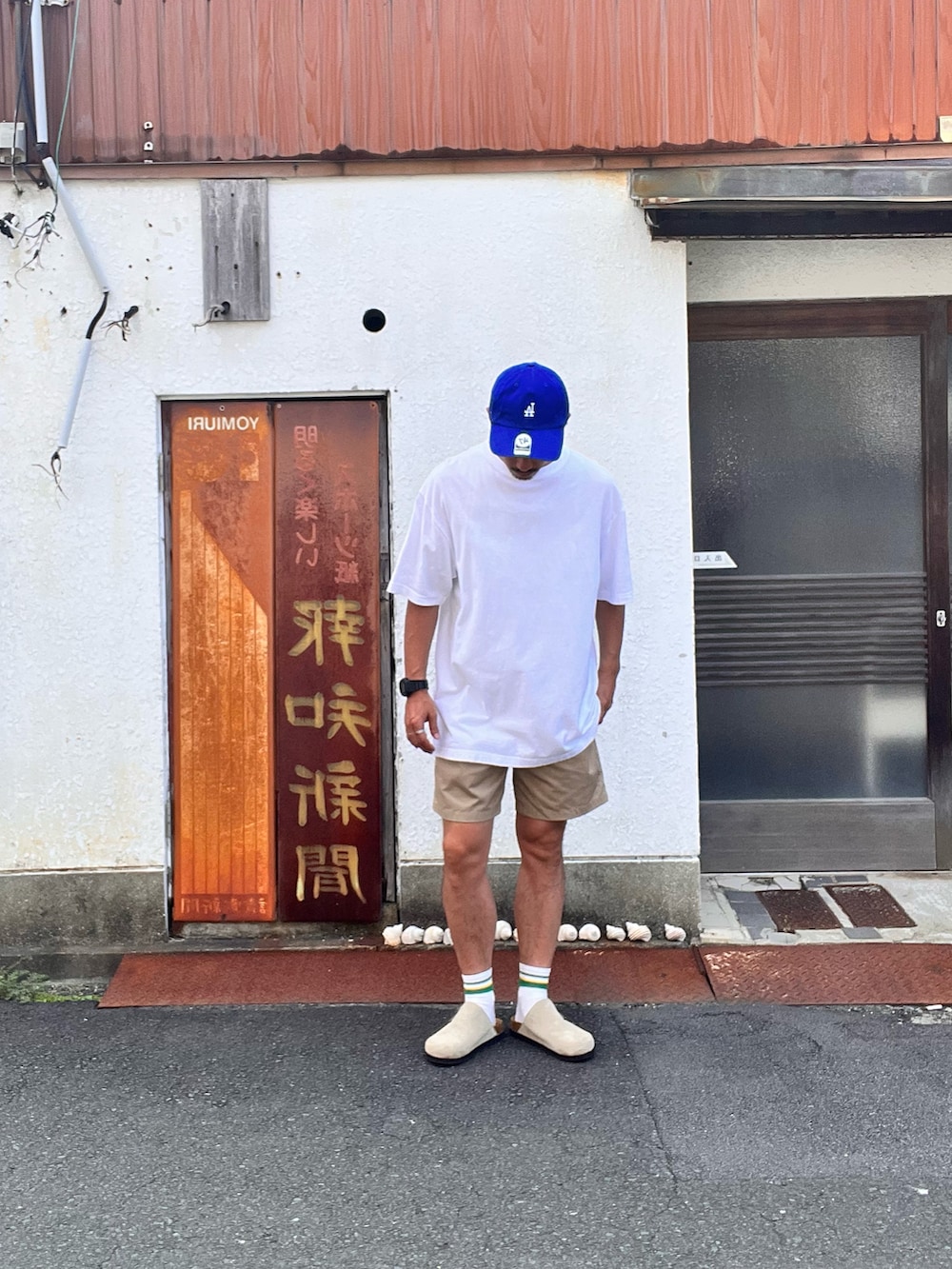 「夏コーデ、ハーフパンツ、タンパンスタイル、GUコーデ、GU、ショートパンツ、シンプルコーデ、シンプル、キャップコーデ、おでかけコーデ、メンズコーデ、ストリートMIX」｜「'47の47 brand オフィシャルメジャーリーガー 球団ミニロゴ立体刺繍ベースボールキャップ（キャップ、ブルー系）」を使った、おさむさん（メンズ・165cm）の夏コーディネートの2枚目の写真