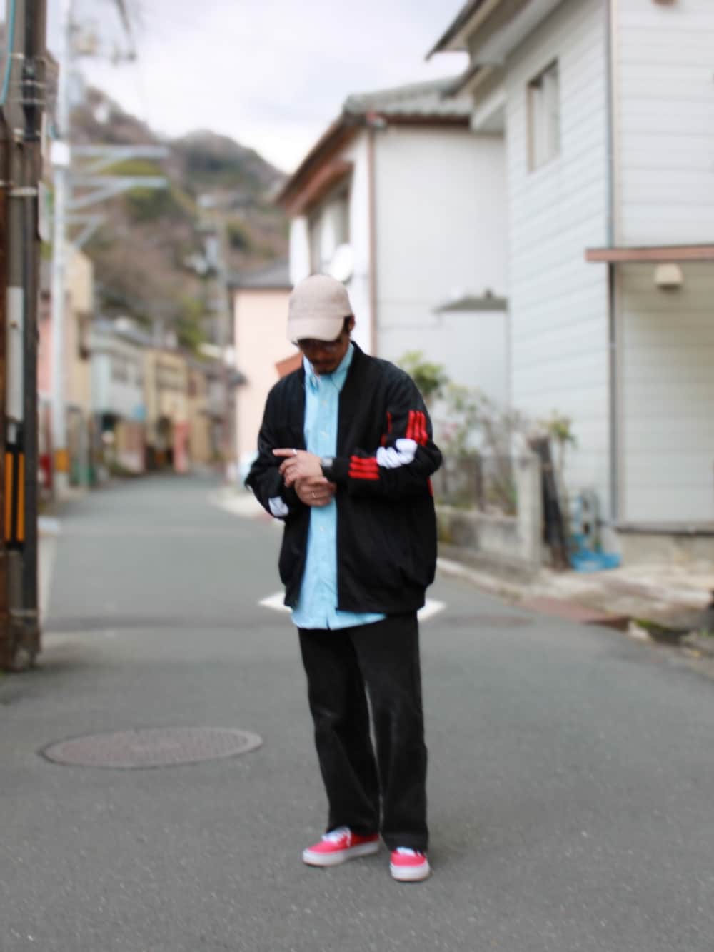 「春のおしゃ見えテクニック、春服みてみて、大人コーデ、春ファッション、おでかけコーデ、低身長コーデ、ストリートコーデ、ストリート」｜「RALPH LAURENのアイテム（シャツ/ブラウス、ブルー系）」を使った、おさむさん（メンズ・165cm）の春コーディネートの2枚目の写真