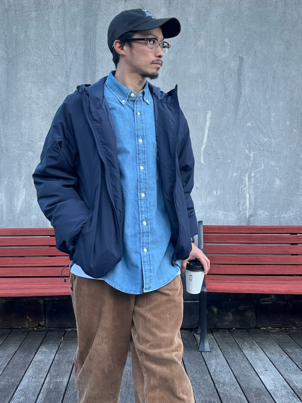 「メンズファッション、大人コーデ、マウンテンパーカー、マンパ、KELTY、UNIQLO、GU、40代ファッション、30代コーデ、コーデュロイ、秋冬、冬、春服コーデ、低身長男子、プチプラコーデ」｜「UNIQLOのアイテム（その他パンツ、ブラウン系）」を使った、おさむさん（メンズ・165cm）の冬コーディネートの4枚目の写真