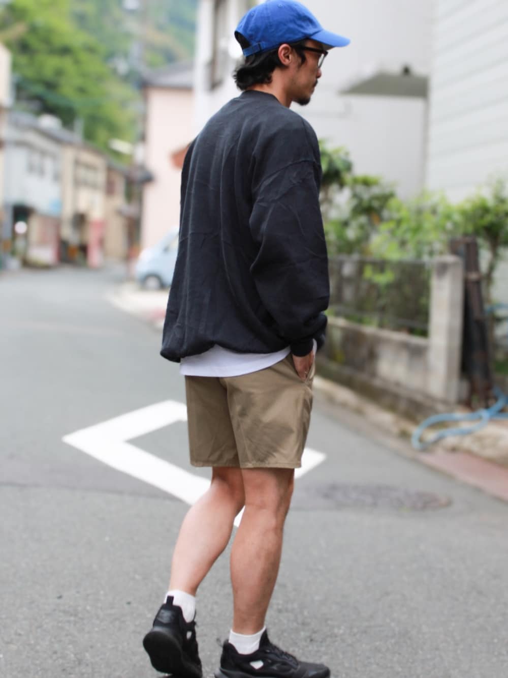 「メンズコーデ、おでかけコーデ、ファッションを楽しもう、おしゃれさんと繋がりたい、ストリートファッション、カジュアルコーデ、春夏コーデ、低身長ファッション、古着コーデ、ミリタリー、デッドストック」｜「ReebokのReebok リーボック FURYLITE 95 フューリーライト 95 GV8819 CBLK/FWHT/DSIL（スニーカー、ブラック系）」を使った、おさむさん（メンズ・165cm）の春コーディネートの2枚目の写真