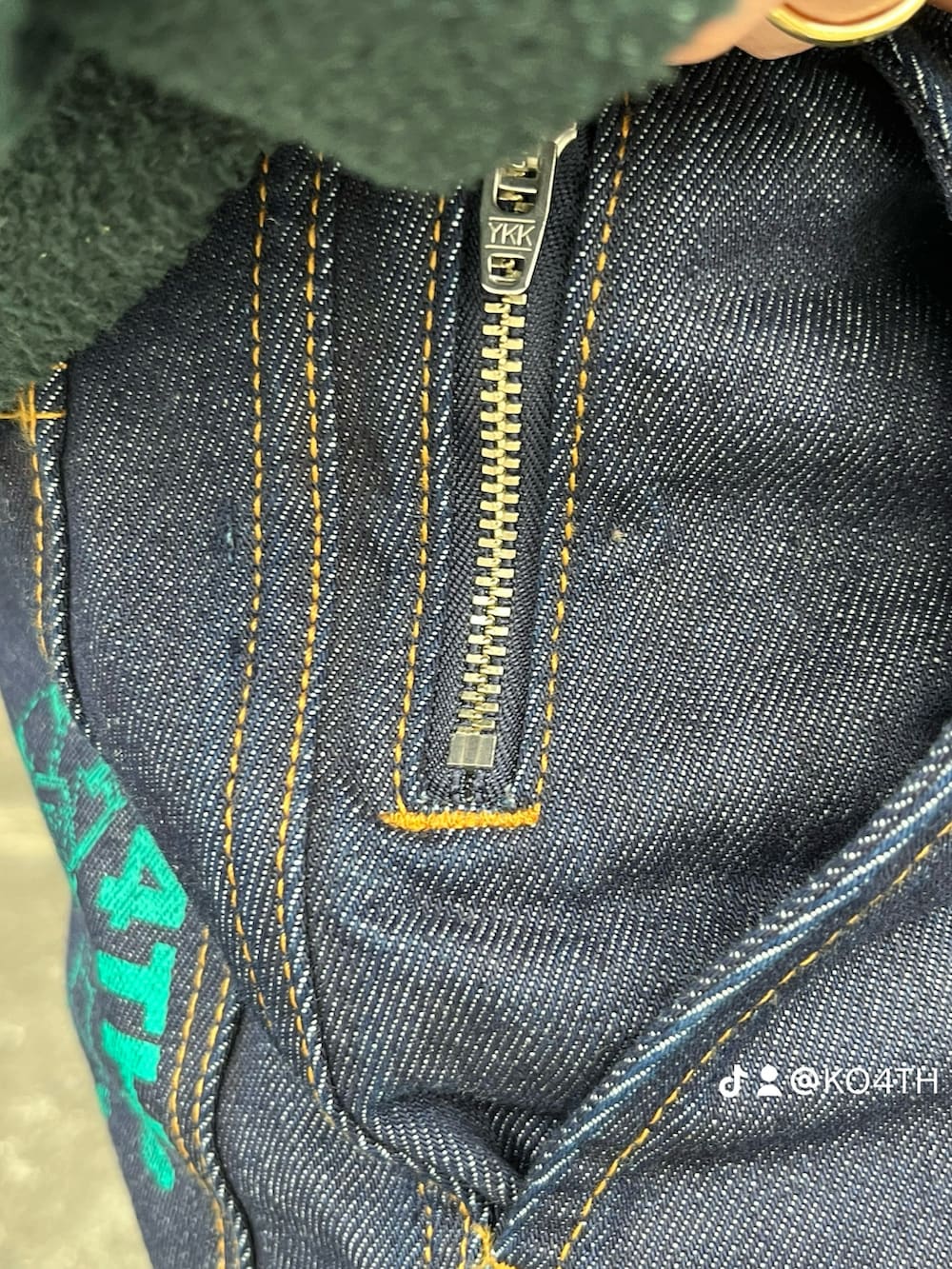 「お洒落さんとつながりたい、お出かけコーデ、シンプル、スニーカー、大人カジュアル、ootd、冬アウター、冬のコーデ、パタゴニア、シンチラ」｜「bonesのアイテム（デニムパンツ、ブラック系）」を使った、おさむさん（メンズ・165cm）の冬コーディネートの2枚目の写真