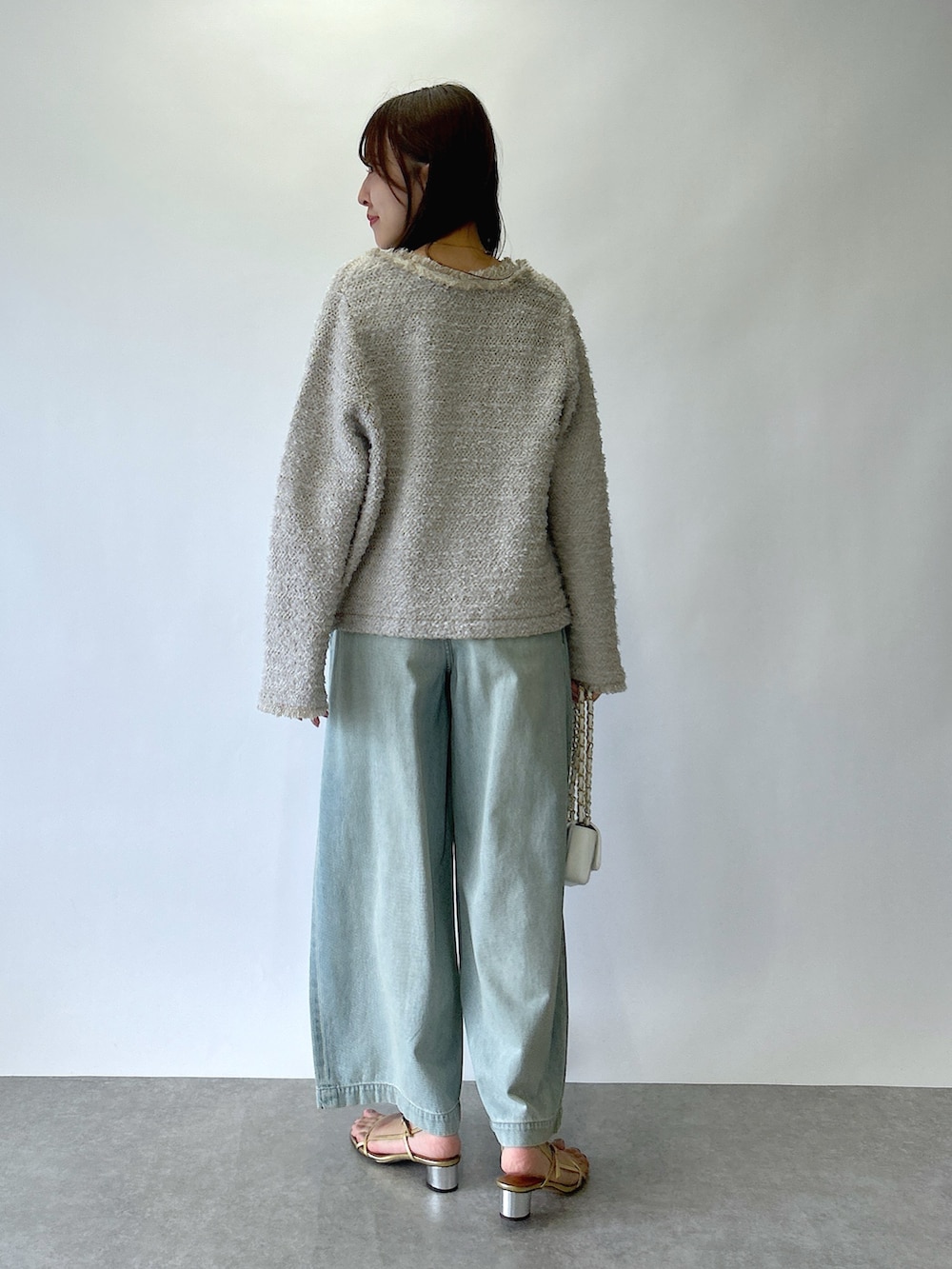 「シンプルスタイル、おでかけコーデ、パンツコーデ、ラクチンコーデ、お洒落さんとつながりたい、ゆるコーデ」｜「La boutique BonBonのファンシーツイードニットジャケットカーディガン（ニット/セーター、ベージュ系）」を使った、Sanaさん（骨格ウェーブ・レディース・163cm）の夏コーディネートの3枚目の写真