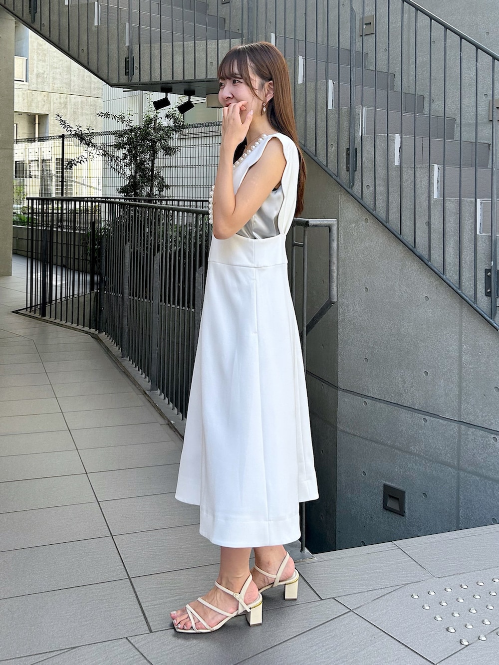「ワンピース、ワンピーススタイル」｜「La boutique BonBonの【miki監修・3サイズ展開あり】スカラップパールフレアジャンドレ（ワンピース、ホワイト系）」を使った、Sanaさん（骨格ウェーブ・レディース・163cm）の夏コーディネートの3枚目の写真
