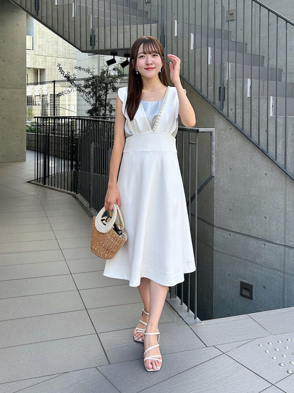 「ワンピース、ワンピーススタイル」｜「La boutique BonBonの【miki監修・3サイズ展開あり】スカラップパールフレアジャンドレ（ワンピース、ホワイト系）」を使った、Sanaさん（骨格ウェーブ・レディース・163cm）の夏コーディネートの4枚目の写真