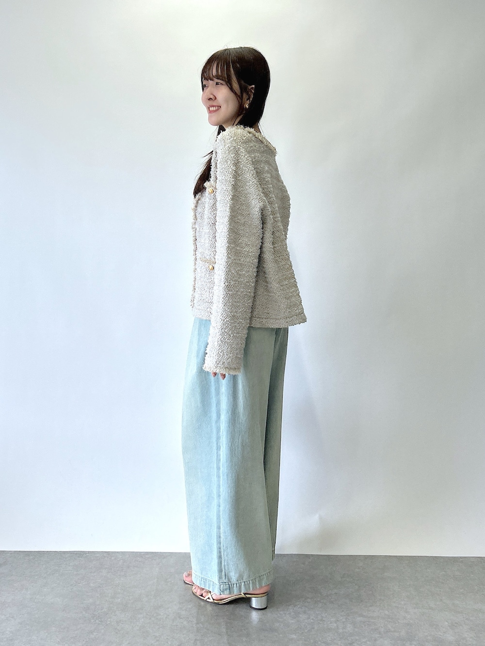 「シンプルスタイル、おでかけコーデ、パンツコーデ、ラクチンコーデ、お洒落さんとつながりたい、ゆるコーデ」｜「La boutique BonBonのファンシーツイードニットジャケットカーディガン（ニット/セーター、ベージュ系）」を使った、Sanaさん（骨格ウェーブ・レディース・163cm）の夏コーディネートの2枚目の写真