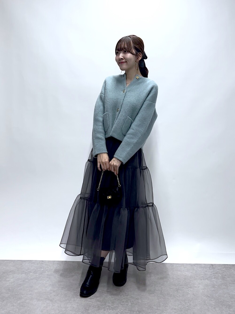「ジャケット、ニット、スカート、大人コーデ、オトナ女子、骨格ウェーブ、高身長、163cm、デートコーデ、ブーツコーデ、ミント、カラーコーデ」｜「La boutique BonBonの【着回し◎】ハイクオリティヘアリーウールニットジャケット（その他アウター、グリーン系）」を使った、Sanaさん（骨格ウェーブ・レディース・163cm）の秋コーディネートの2枚目の写真