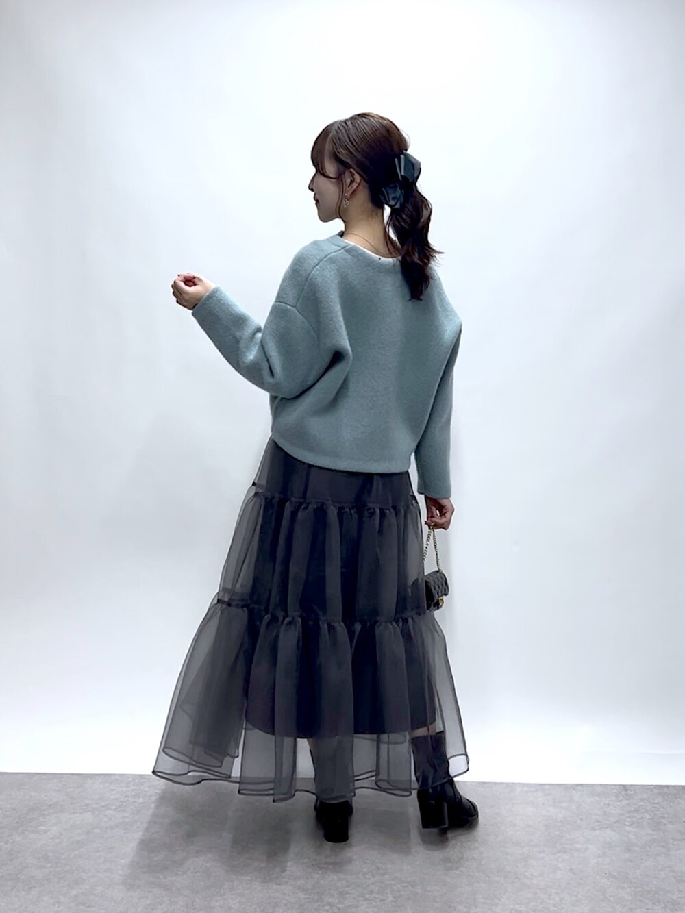 「ジャケット、ニット、スカート、大人コーデ、オトナ女子、骨格ウェーブ、高身長、163cm、デートコーデ、ブーツコーデ、ミント、カラーコーデ」｜「La boutique BonBonの【着回し◎】ハイクオリティヘアリーウールニットジャケット（その他アウター、グリーン系）」を使った、Sanaさん（骨格ウェーブ・レディース・163cm）の秋コーディネートの4枚目の写真