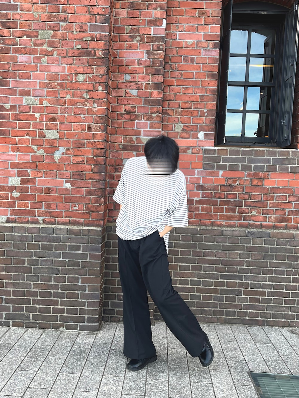 「今日のコーデ、メンズファッション、ボーダー、ボーダートップス、フレアパンツ、フレアスラックス、cussil、革靴、革靴コーデ、脚長効果、脚長コーデ、ファッション好きと繋がりたい、夏コーデ、ファッション、LILL」｜「LILLのサイドスリットハイポンチビッグシルエット5分袖ドレープカットソー（Tシャツ/カットソー、ホワイト系）」を使った、ゆぅさん（メンズ・176cm）の夏コーディネートの2枚目の写真