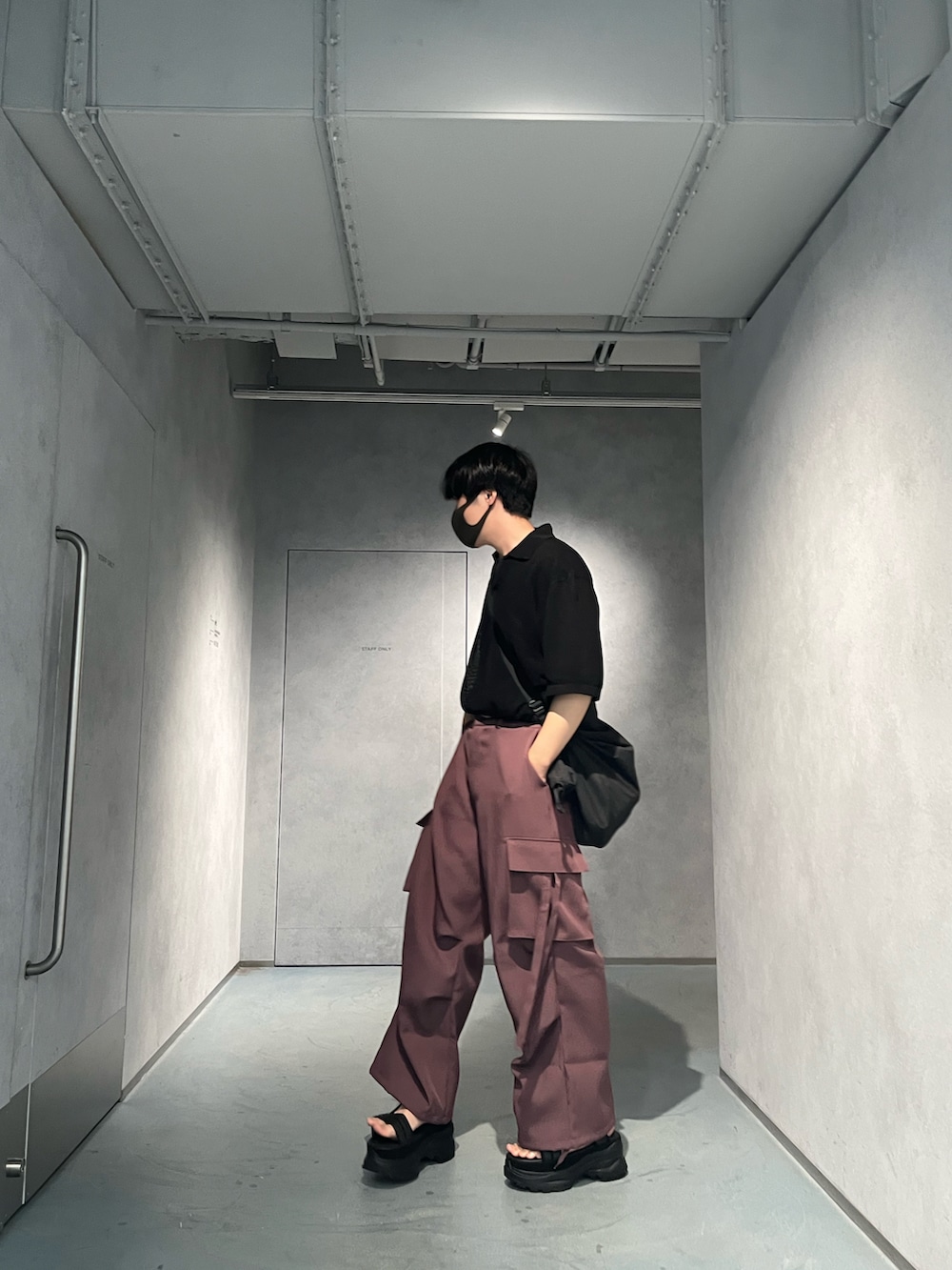 「夏コーデ、お洒落さんとつながりたい、カーゴパンツ、ブラック、今日のコーデ、adrer、ADRER、adrerコーデ、ADRERコーデ、LILL、Lillコーデ、タックイン、メッシュトップス、メッシュ、厚底サンダル」｜「GUのアイテム（ポロシャツ、ブラック系）」を使った、ゆぅさん（メンズ・176cm）の夏コーディネートの2枚目の写真
