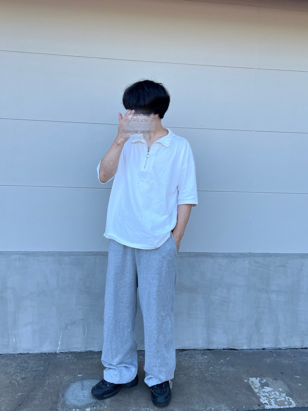 「お洒落さんとつながりたい、ハーフジップ、白シャツ、スウェット、スウェットパンツ、シンプルコーデ、シンプル、FILA、adrer、ADRER、ADRERしか勝たん、adrerコーデ、ADRERコーデ」｜「ADRERのHeavy cotton Ring half zip loose fit tee/ヘビーコットンリングハーフジップルーズフィットティー（Tシャツ/カットソー、ホワイト系）」を使った、ゆぅさん（メンズ・176cm）の夏コーディネートの2枚目の写真