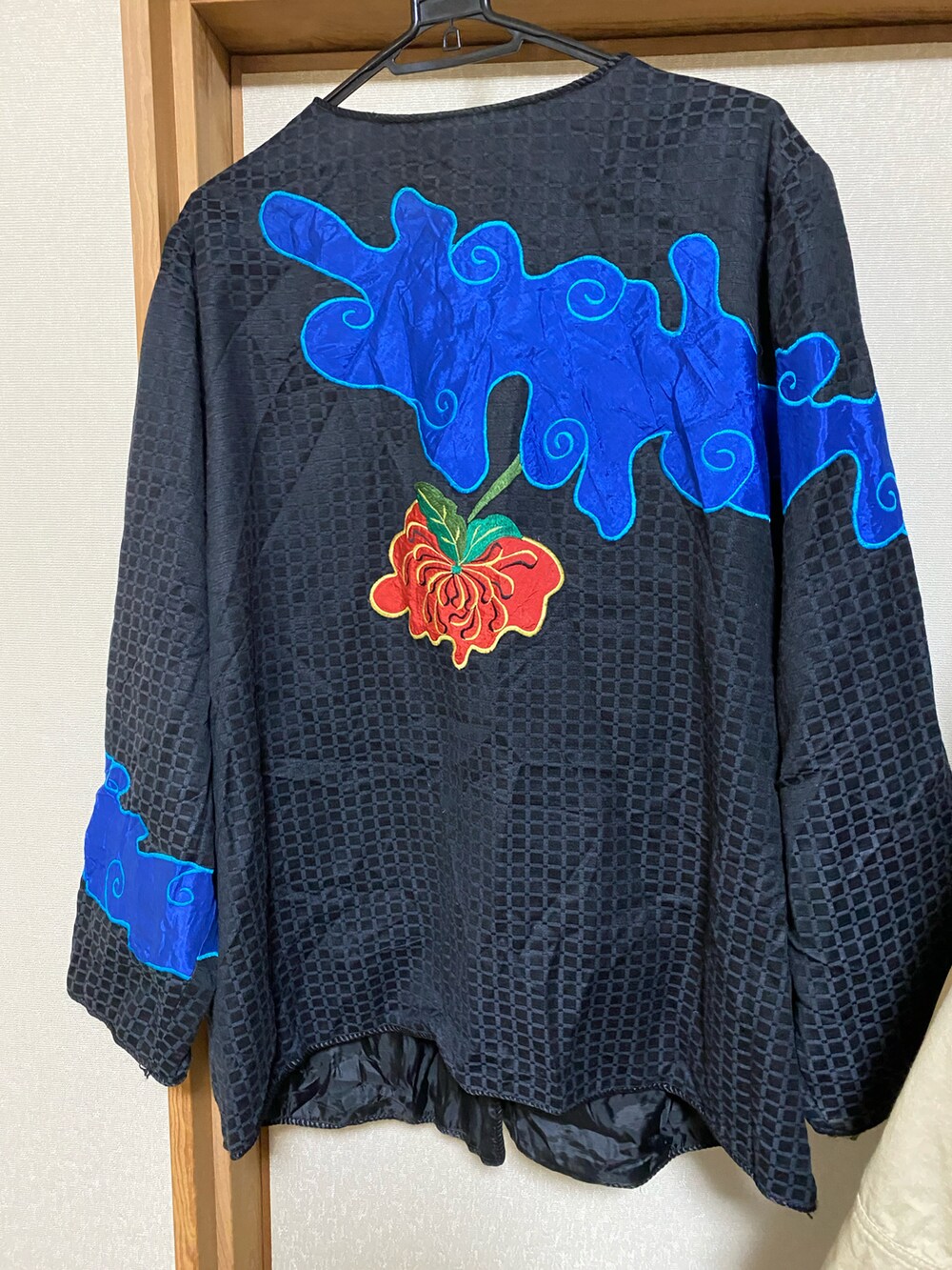 「派手、奇抜」｜「西海岸のアイテム（トップス、その他）」を使った、さらよこ☻さん（レディース・156cm）の冬コーディネートの2枚目の写真
