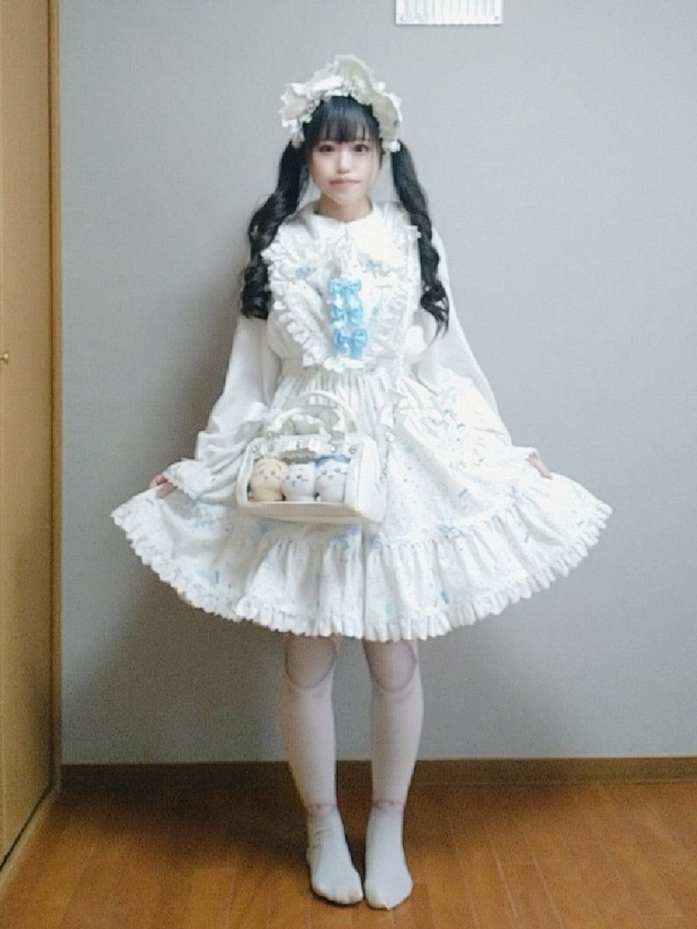 「ハンドメイド、自作、自作アイテム、ロリータ、ロリィタ、推し活コーデ、ちいかわ、ちいかわコーデ、痛バッグ、春めき満開コーデ」｜「Handmadeのアイテム（ジャンパースカート、ホワイト系）」を使った、ねむりさん（レディース・155cm）の春コーディネートの2枚目の写真
