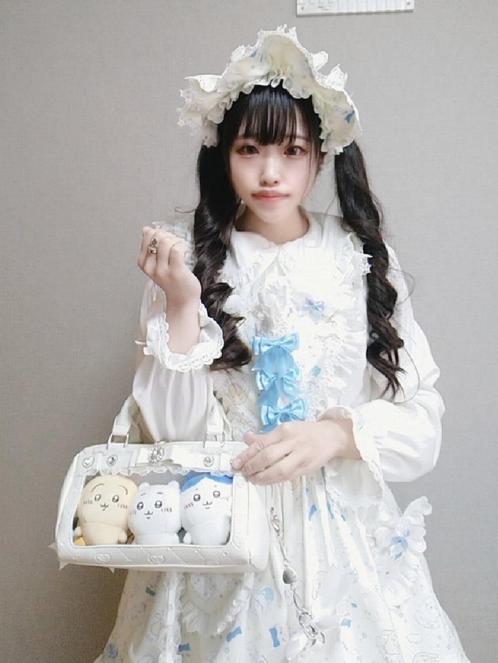 「ハンドメイド、自作、自作アイテム、ロリータ、ロリィタ、推し活コーデ、ちいかわ、ちいかわコーデ、痛バッグ、春めき満開コーデ」｜「Handmadeのアイテム（ジャンパースカート、ホワイト系）」を使った、ねむりさん（レディース・155cm）の春コーディネートの3枚目の写真
