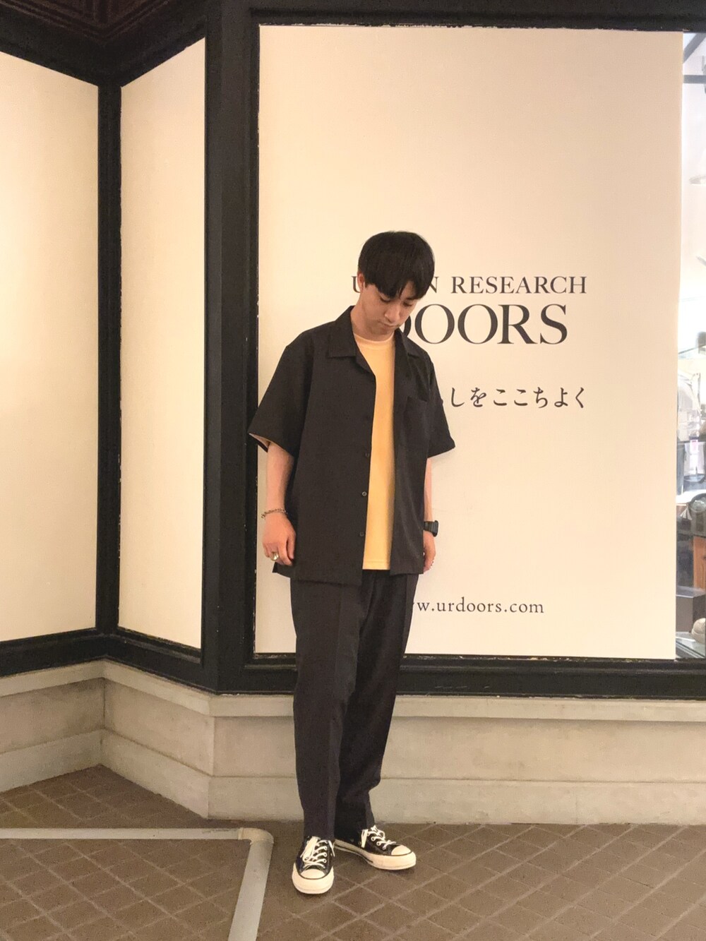 「最旬夏の快適スタイル、セットアップ、セットアップスタイル、セットアップコーデ、きれいめカジュアル、きれいめコーディネート、シャツ、シャツコーデ、オープンカラーシャツ」｜「URBAN RESEARCH DOORSの『速乾』ドライタッチイージートラウザー（その他パンツ、ブラウン系）」を使った、りくとさん（メンズ・170cm）の夏コーディネートの2枚目の写真