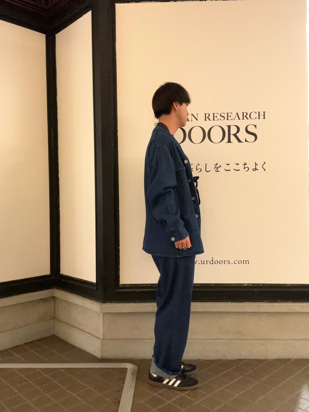 「Grow Organic、即着デニムコーデ、デニム、デニムパンツ、デニムジャケット、デニムアウター、アウター、先取り秋カラーコーデ、先取り秋コーデ、先取りコーデ、セットアップ、セットアップスタイル」｜「URBAN RESEARCH DOORSのミジンボーダーロングスリーブ Tシャツ（Tシャツ/カットソー、グレー系）」を使った、りくとさん（メンズ・170cm）の夏コーディネートの2枚目の写真