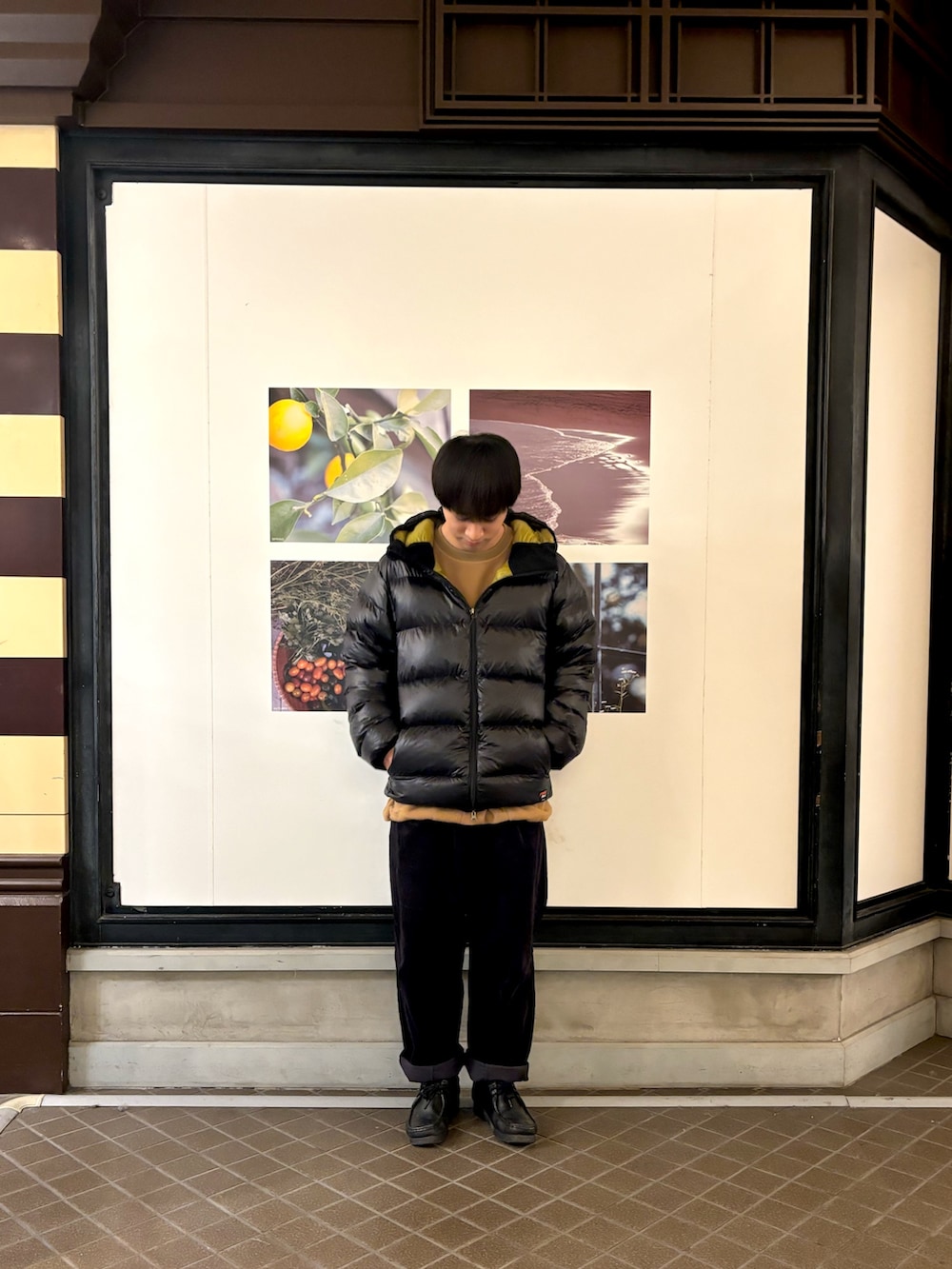 「ダウンで作る大人コーデ、秋冬コーデ、アウター、冬アウター、冬コーデ、EKAL、カジュアル、カジュアルコーデ、フリース、ダウンジャケット、コーデュロイ、コーデュロイパンツ、ナンガ」｜「NANGAの『別注』NANGA×EKAL　クラシックダウンジャケット（ダウンジャケット/コート、ブラック系）」を使った、りくとさん（メンズ・170cm）の冬コーディネートの2枚目の写真