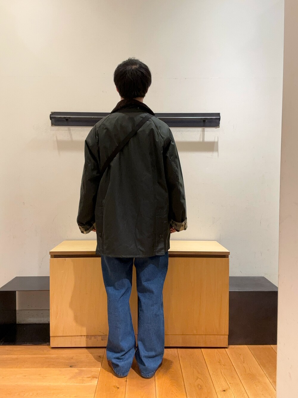「秋コーデ、秋のコーデ、秋冬コーデ、秋服準備はじめました、冬コーデ、冬アウター、冬アウター着回しチャレンジ、アウター、アウターコーデ、デニム、ニット、barbour、snow peak」｜「URBAN RESEARCH DOORSの『XLサイズ/WEB限定』ハミルトンウールガーターカーディガン（カーディガン/ボレロ、ベージュ系）」を使った、りくとさん（メンズ・170cm）の秋コーディネートの4枚目の写真