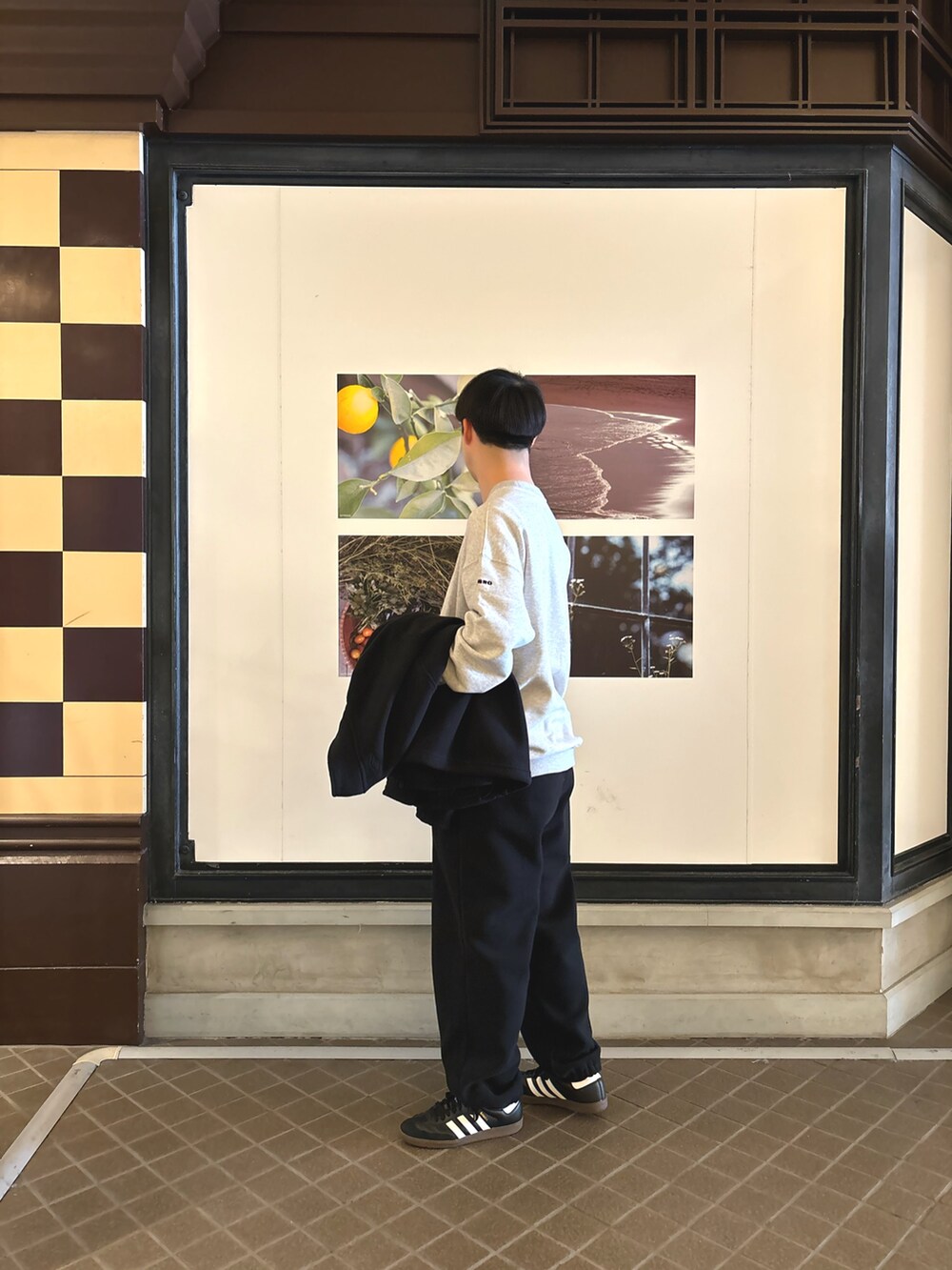 「ホリデーデートコーデ、秋冬コーデ、アウター、冬アウター、冬のコーデ、DOORS、umbro、カジュアルコーデ、スポーティ、スポーティコーデ、フリース、セットアップ、セットアップコーデ、スウェット」｜「adidasのadidas　SAMBA OG（スニーカー、ブラック系）」を使った、りくとさん（メンズ・170cm）の冬コーディネートの5枚目の写真