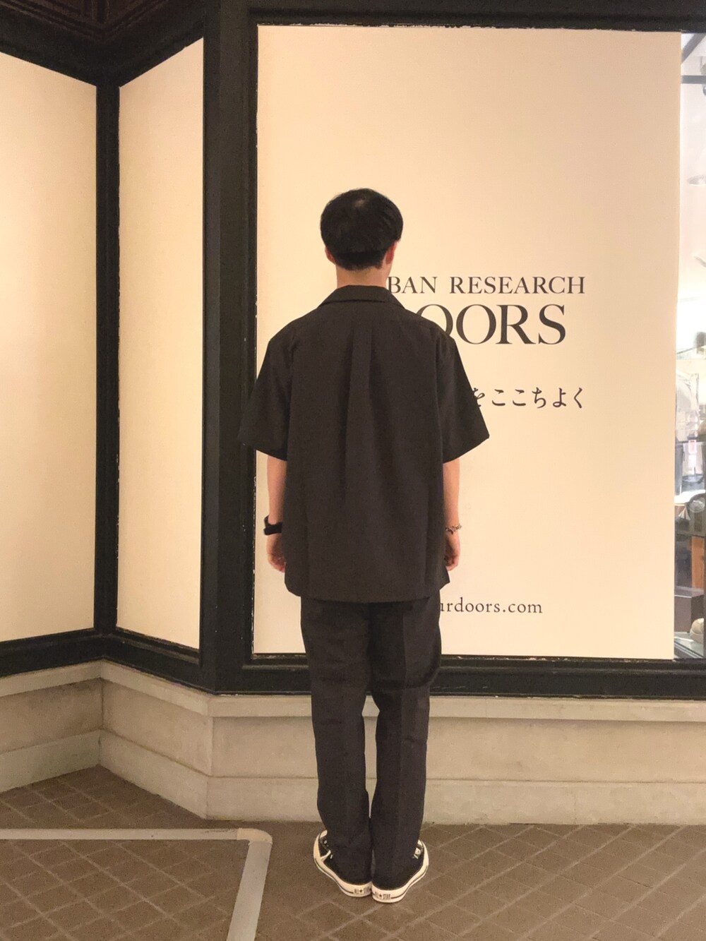 「最旬夏の快適スタイル、セットアップ、セットアップスタイル、セットアップコーデ、きれいめカジュアル、きれいめコーディネート、シャツ、シャツコーデ、オープンカラーシャツ」｜「URBAN RESEARCH DOORSの『速乾』ドライタッチイージートラウザー（その他パンツ、ブラウン系）」を使った、りくとさん（メンズ・170cm）の夏コーディネートの3枚目の写真