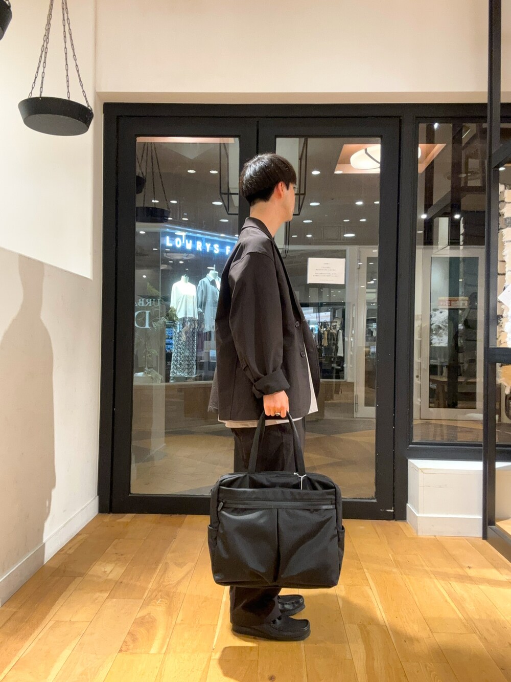 「初秋の羽織りものコーデ、秋カラーコーデ、秋コーデ、秋のコーデ、秋服、秋のお出かけコーデ、季節の変わり目オフィスコーデ、ジャケット、ジャケットスタイル、ジャケットコーデ、セットアップ、セットアップスタイル」｜「PENNEYSの『別注』PENNEYS×DOORS　THE FOX 天竺 Long-Sleeve T-Shirts（Tシャツ/カットソー、グレー系）」を使った、りくとさん（メンズ・170cm）の秋コーディネートの2枚目の写真