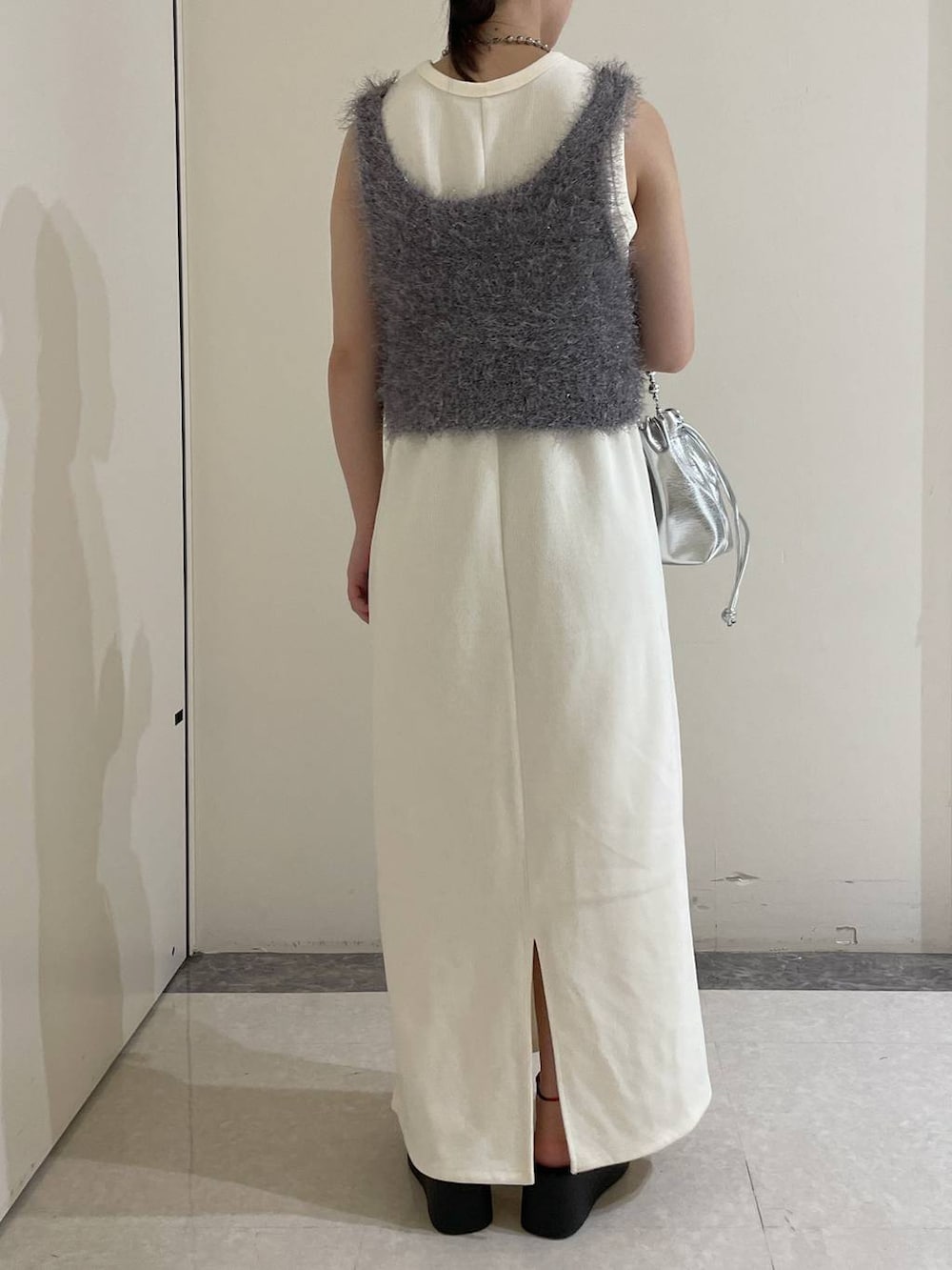 「低身長、ベーシック/シンプル、着痩せ・細見え、夏コーデ、ワンピース、ローリーズスタイル_LOWRYS FARM」｜「LOWRYS FARMのカンドウフィットニットサンダル　106314（サンダル、シルバー系）」を使った、ゆゆはさん（レディース・153cm）の夏コーディネートの2枚目の写真