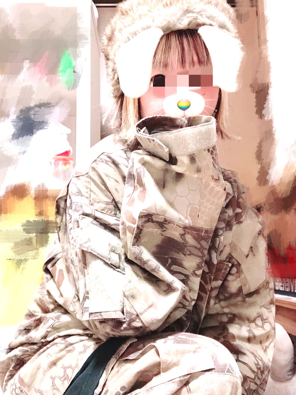 ベージュ系のその他を着用したレディースの冬コーディネートの2枚目の写真