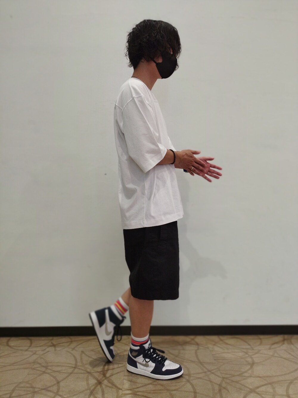 「夏だ！Tシャツ着よう！、真夏のアクティブスタイル、シンプル、休日スタイル、今日のコーデ、短パン、白Tシャツ、ファミマ靴下、ストリート、リラックススタイル、オーバーサイズ、低身長、モノトーン、AIR JORDAN、ラインソックス」｜「LAKOLEのアイテム（Tシャツ/カットソー、ホワイト系）」を使った、Null-Ponさん（メンズ・164cm）の夏コーディネートの2枚目の写真