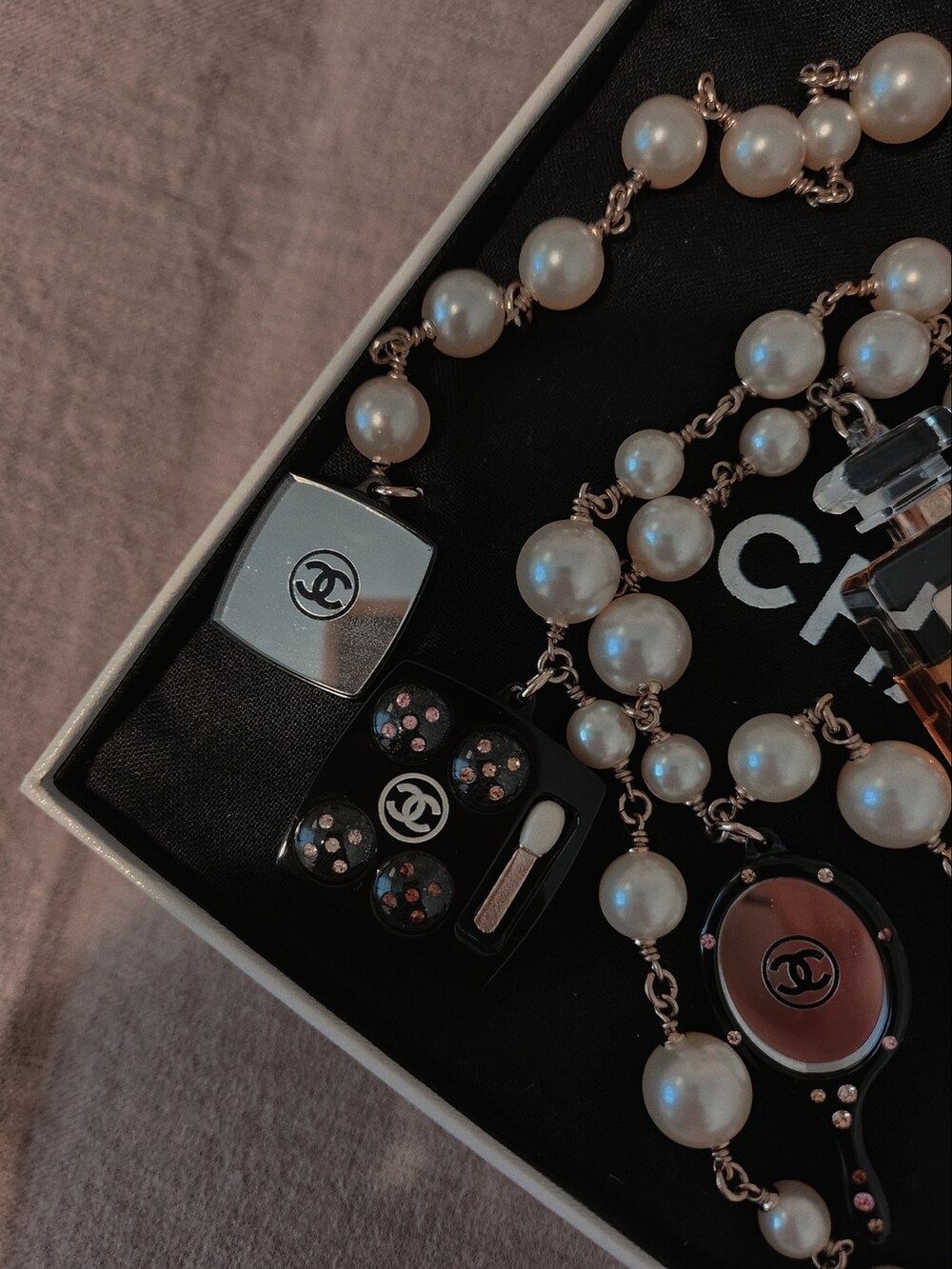 「ootd、chanel」｜「CHANELのアイテム（ベルト、その他）」を使った、Doremiさん（レディース・152cm）の春コーディネートの2枚目の写真