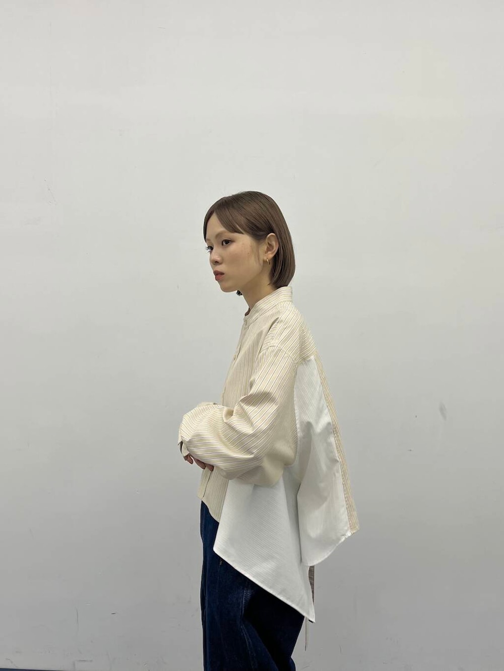 「大人カジュアル、秋コーデ、デニム、シンプルコーデ、kbf_ootd、KBF、低身長、パンツスタイル、低身長コーデ、晩夏コーデ、骨格ナチュラル、私のイチ推しブランド、sip2412、デニムコレクション」｜「KBFのタックWIDEデニム（デニムパンツ、ブルー系）」を使った、serikaさん（レディース・153cm）の夏コーディネートの3枚目の写真