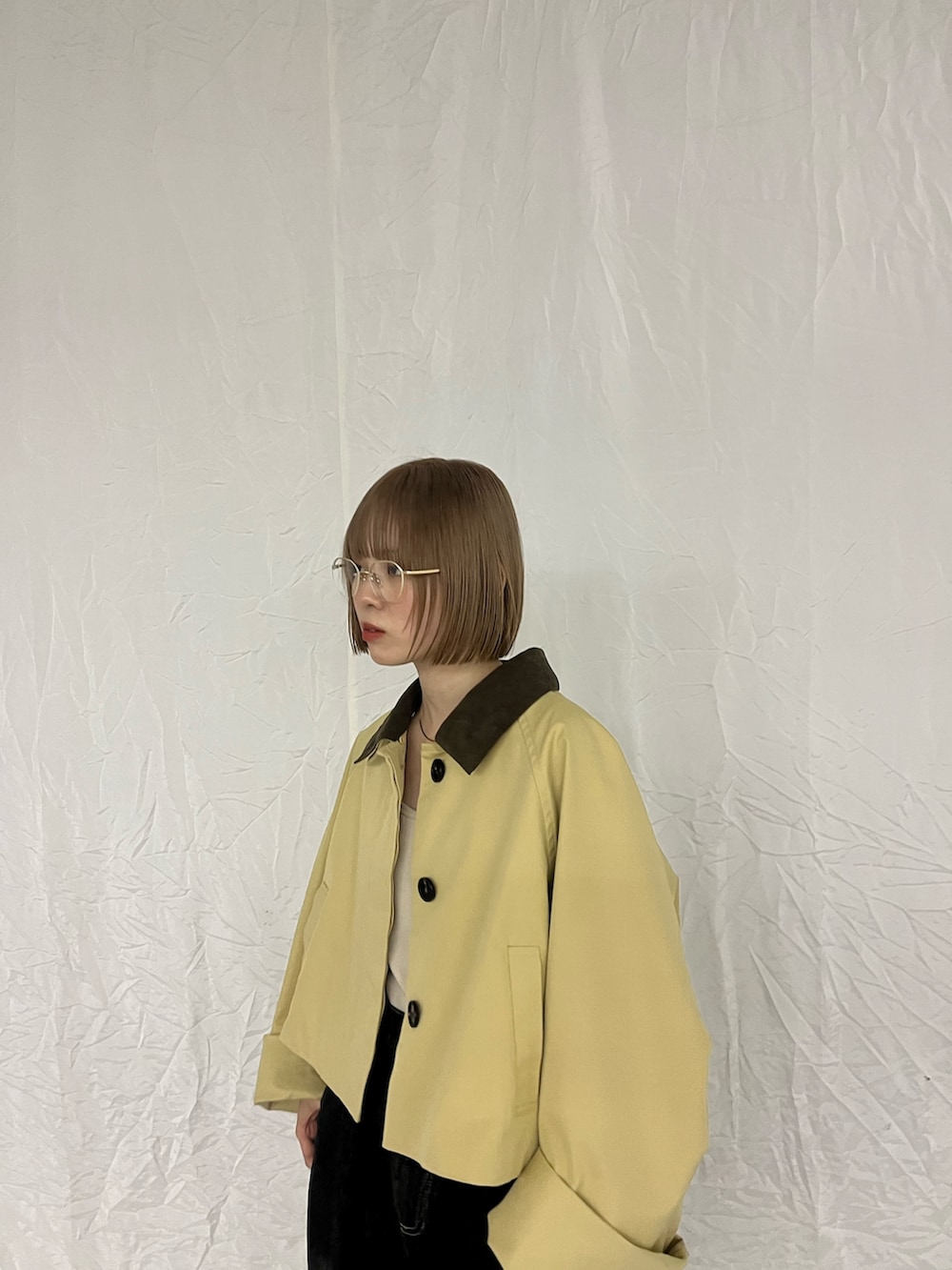 「KBF、kbf_ootd、シンプルスタイル、低身長コーデ、パンツコーデ、春アウター、春コーデ、デニム、低身長、骨格ナチュラル、ショート丈、バイカラー」｜「KBFのペインターWIDEデニム（デニムパンツ、ブラック系）」を使った、serikaさん（レディース・153cm）の冬コーディネートの2枚目の写真