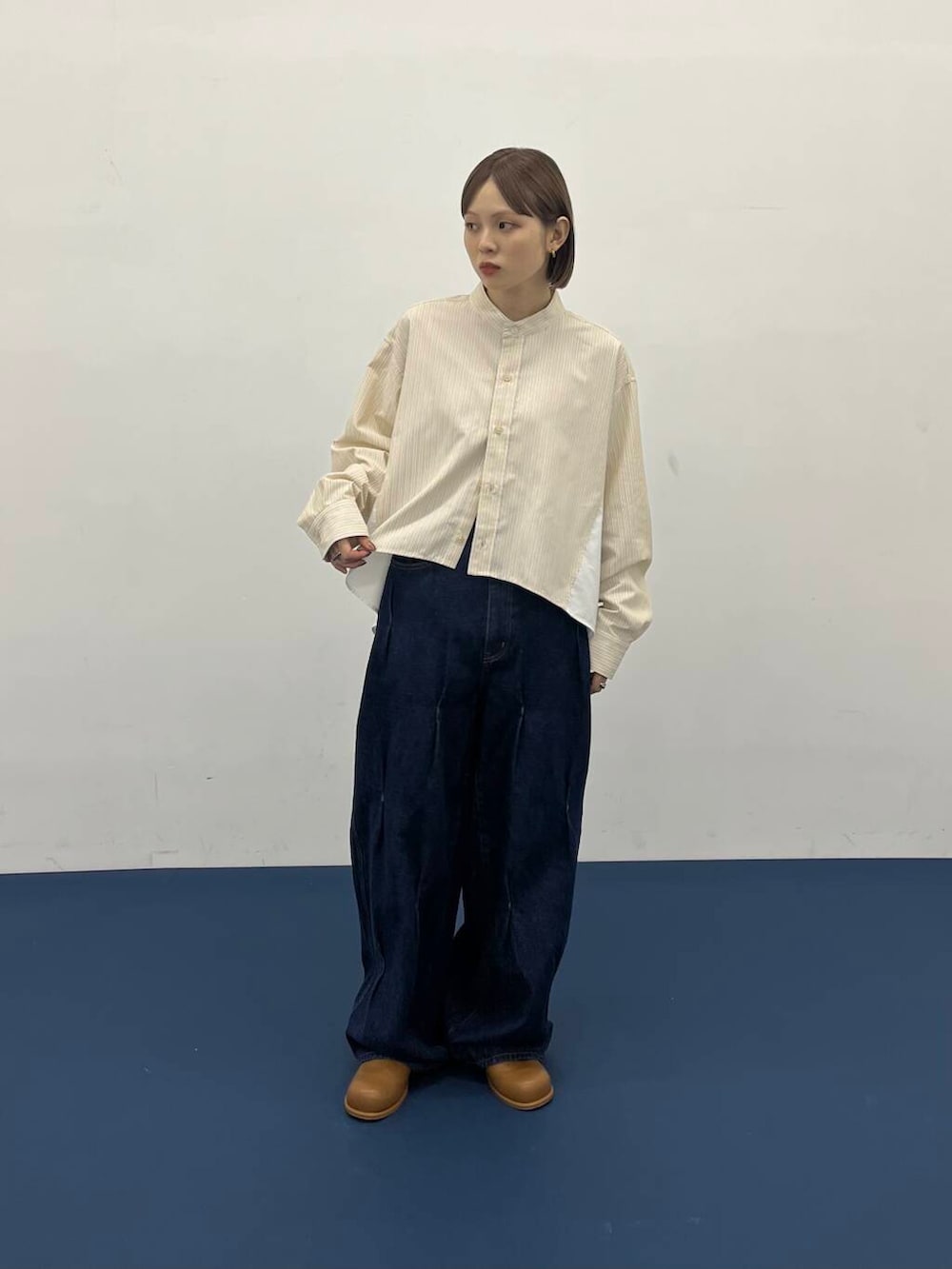「大人カジュアル、秋コーデ、デニム、シンプルコーデ、kbf_ootd、KBF、低身長、パンツスタイル、低身長コーデ、晩夏コーデ、骨格ナチュラル、私のイチ推しブランド、sip2412、デニムコレクション」｜「KBFのタックWIDEデニム（デニムパンツ、ブルー系）」を使った、serikaさん（レディース・153cm）の夏コーディネートの4枚目の写真