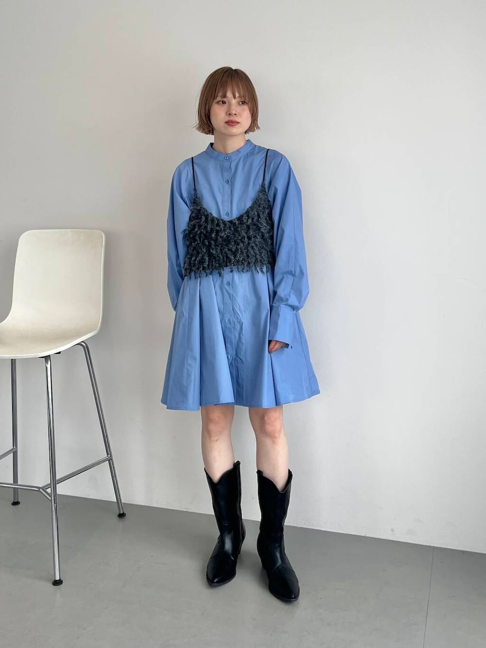 「ワンピース、大人カジュアル、秋コーデ、シンプルコーデ、シャツワンピース、KBF、低身長、newarrival、ハーフパンツ、低身長コーデ、ショートパンツ、ミニワンピース、骨格ナチュラル、ワンピースが主役のコーデ、秋服準備はじめました」｜「KBFのWIDEフレアミニシャツワンピース（ワンピース、ブルー系）」を使った、serikaさん（レディース・153cm）の夏コーディネートの3枚目の写真
